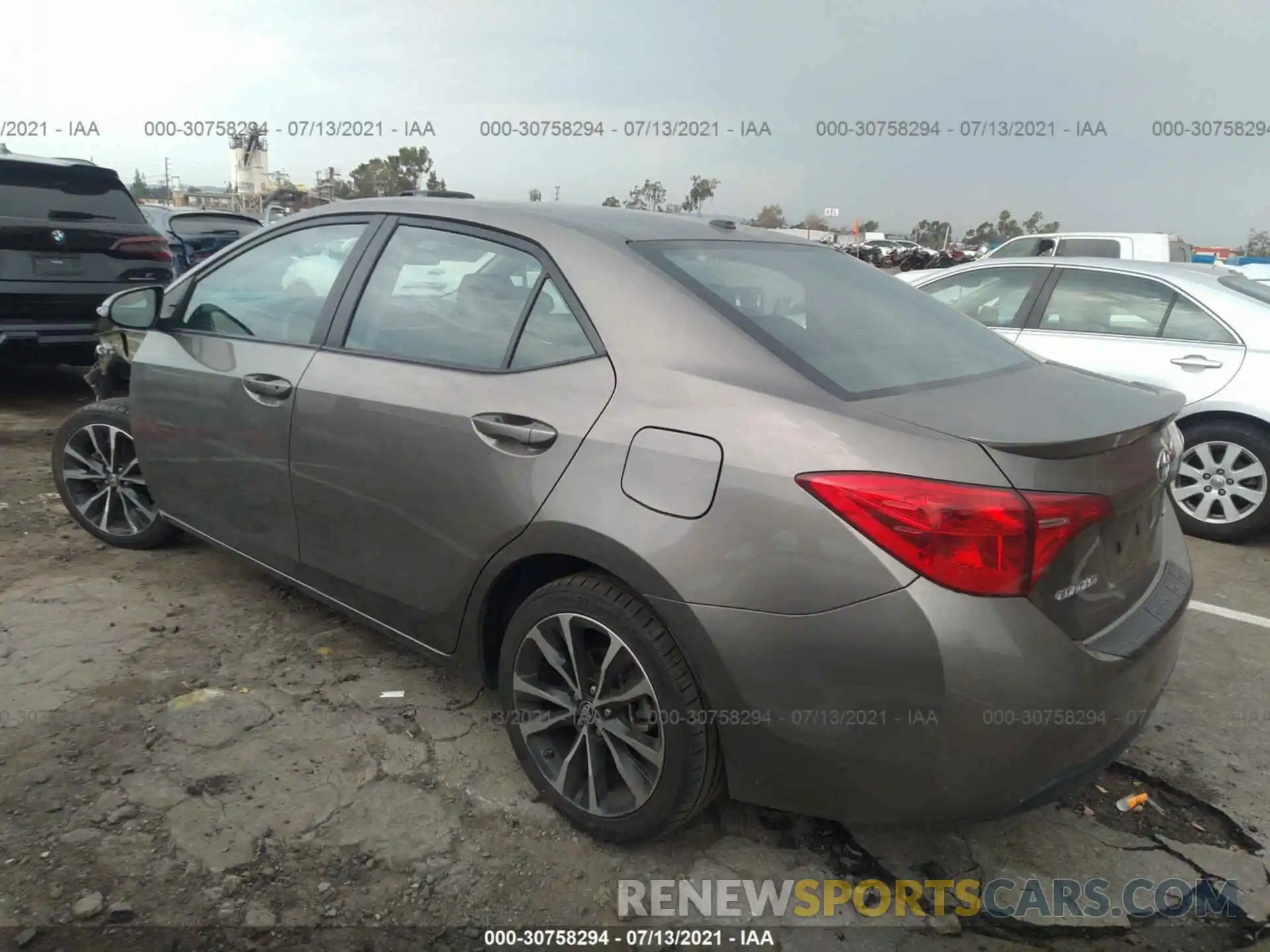 3 Photograph of a damaged car 2T1BURHE8KC125693 TOYOTA COROLLA 2019