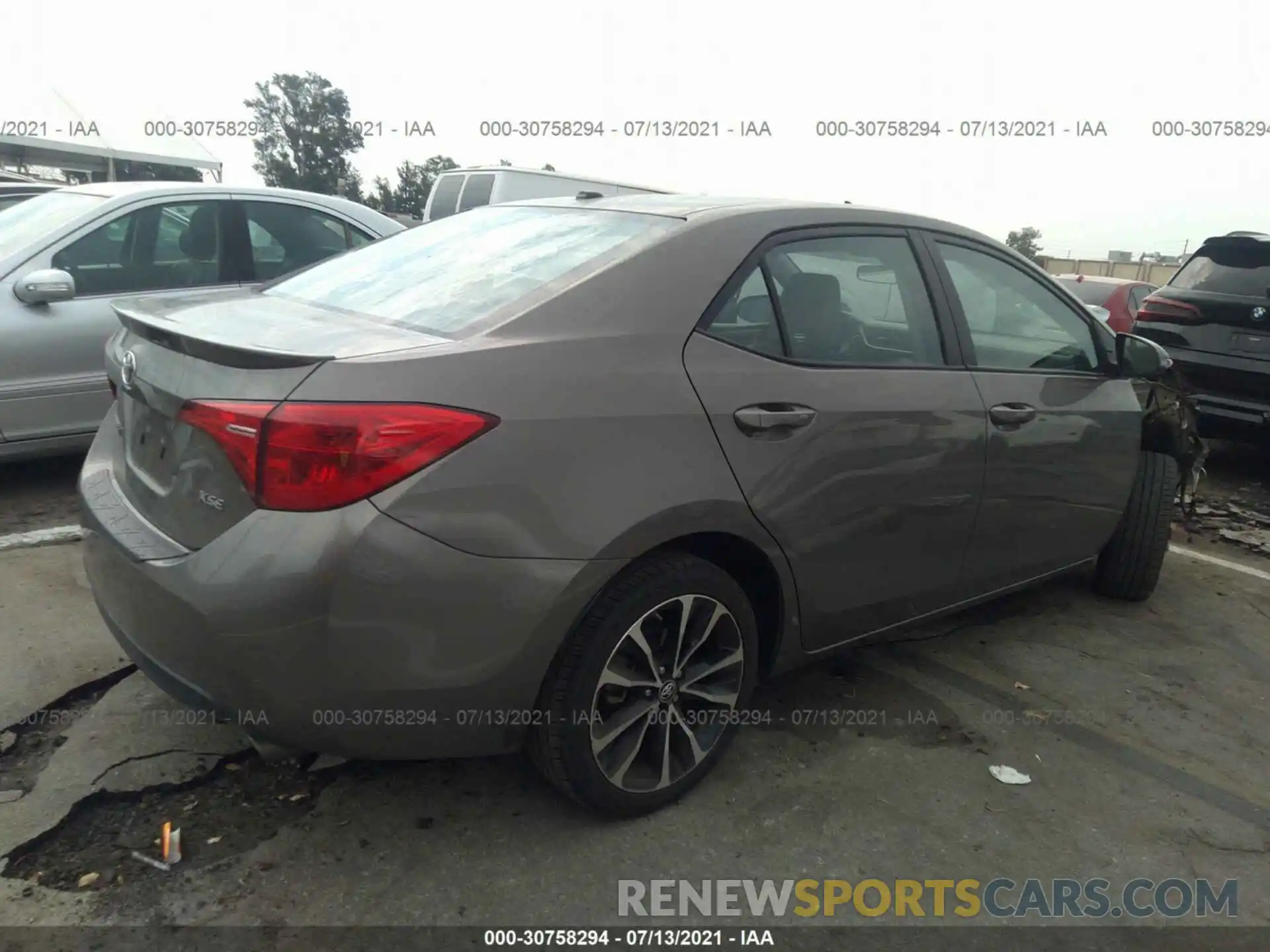 4 Photograph of a damaged car 2T1BURHE8KC125693 TOYOTA COROLLA 2019