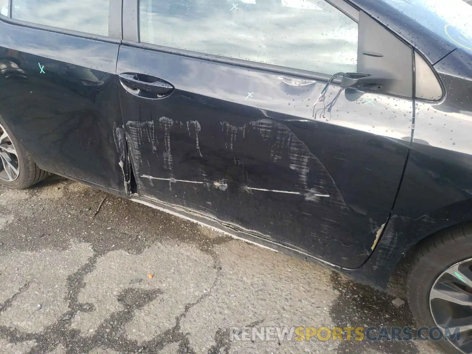 9 Photograph of a damaged car 2T1BURHE8KC126973 TOYOTA COROLLA 2019