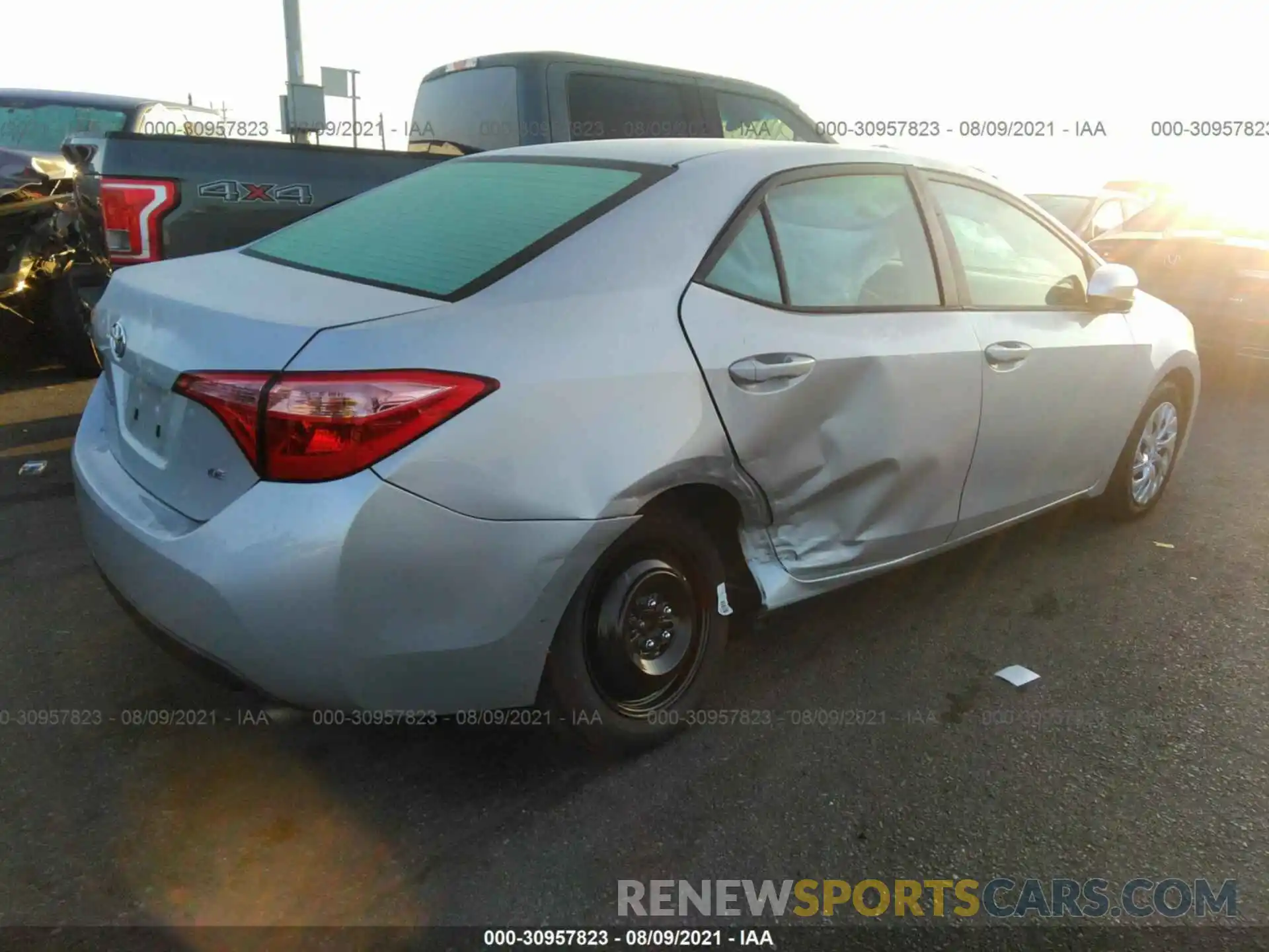 4 Photograph of a damaged car 2T1BURHE8KC127539 TOYOTA COROLLA 2019