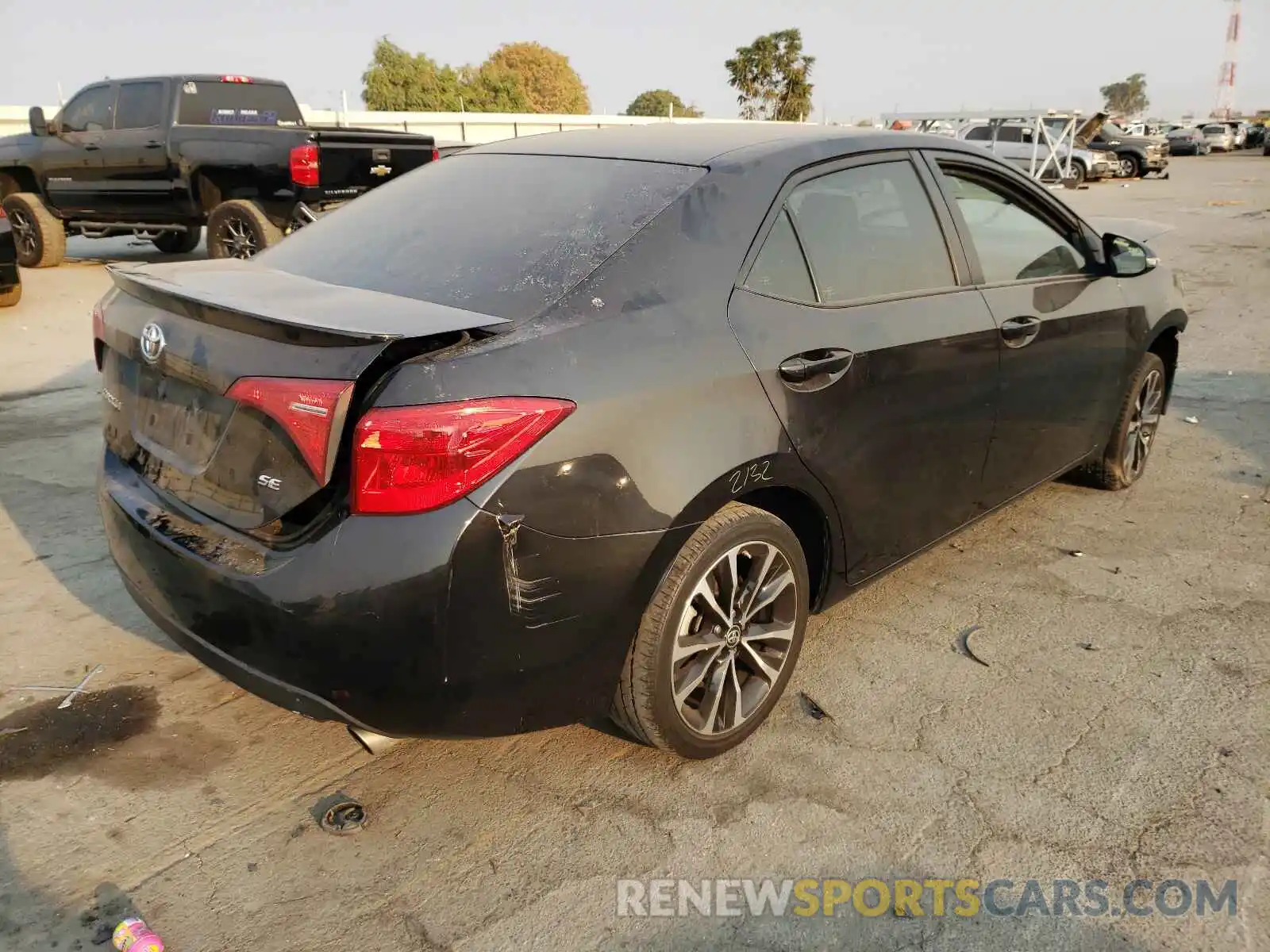 4 Photograph of a damaged car 2T1BURHE8KC127914 TOYOTA COROLLA 2019