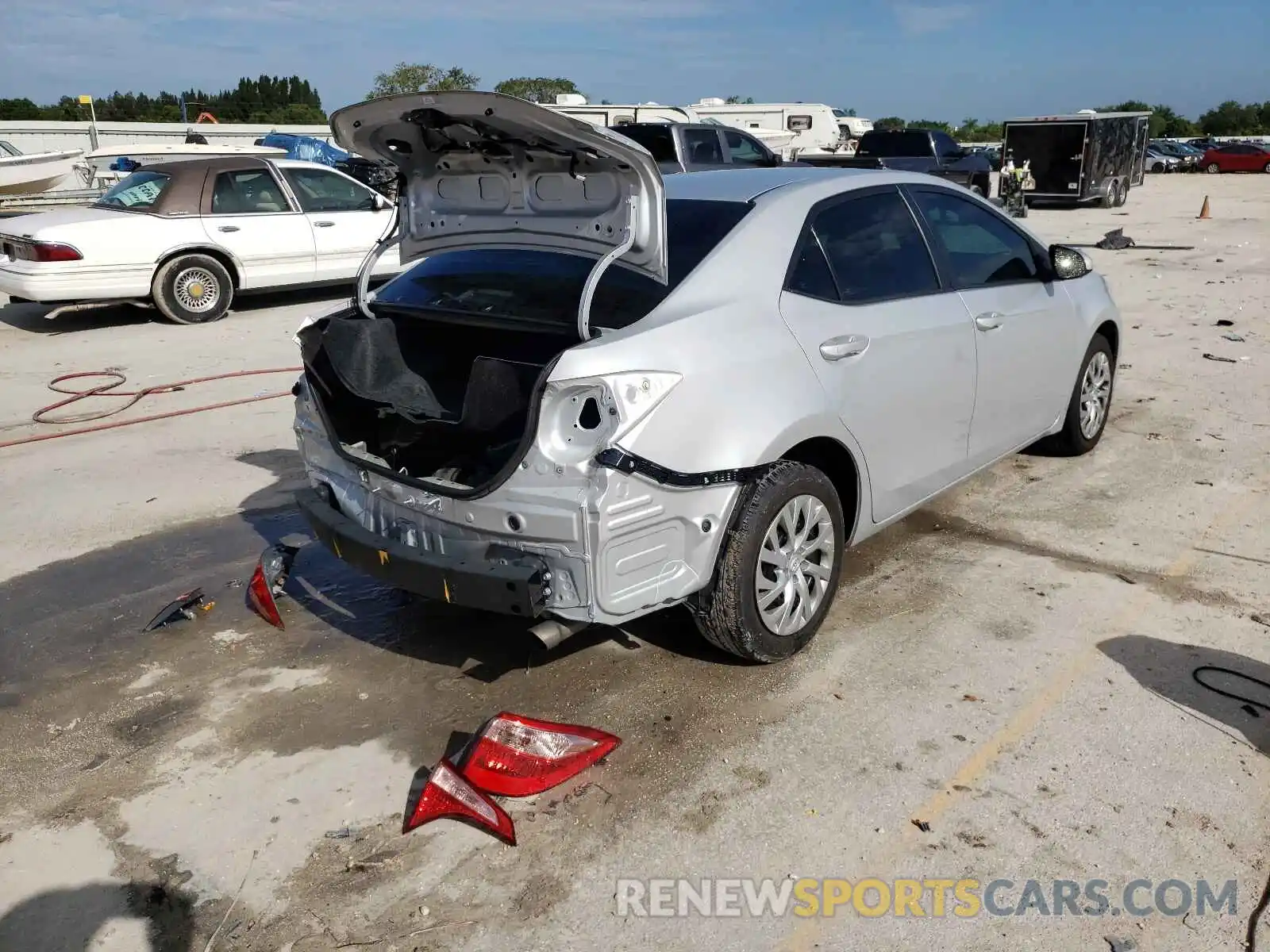 4 Photograph of a damaged car 2T1BURHE8KC127945 TOYOTA COROLLA 2019