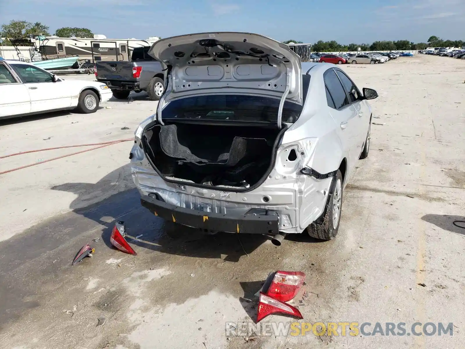 9 Photograph of a damaged car 2T1BURHE8KC127945 TOYOTA COROLLA 2019