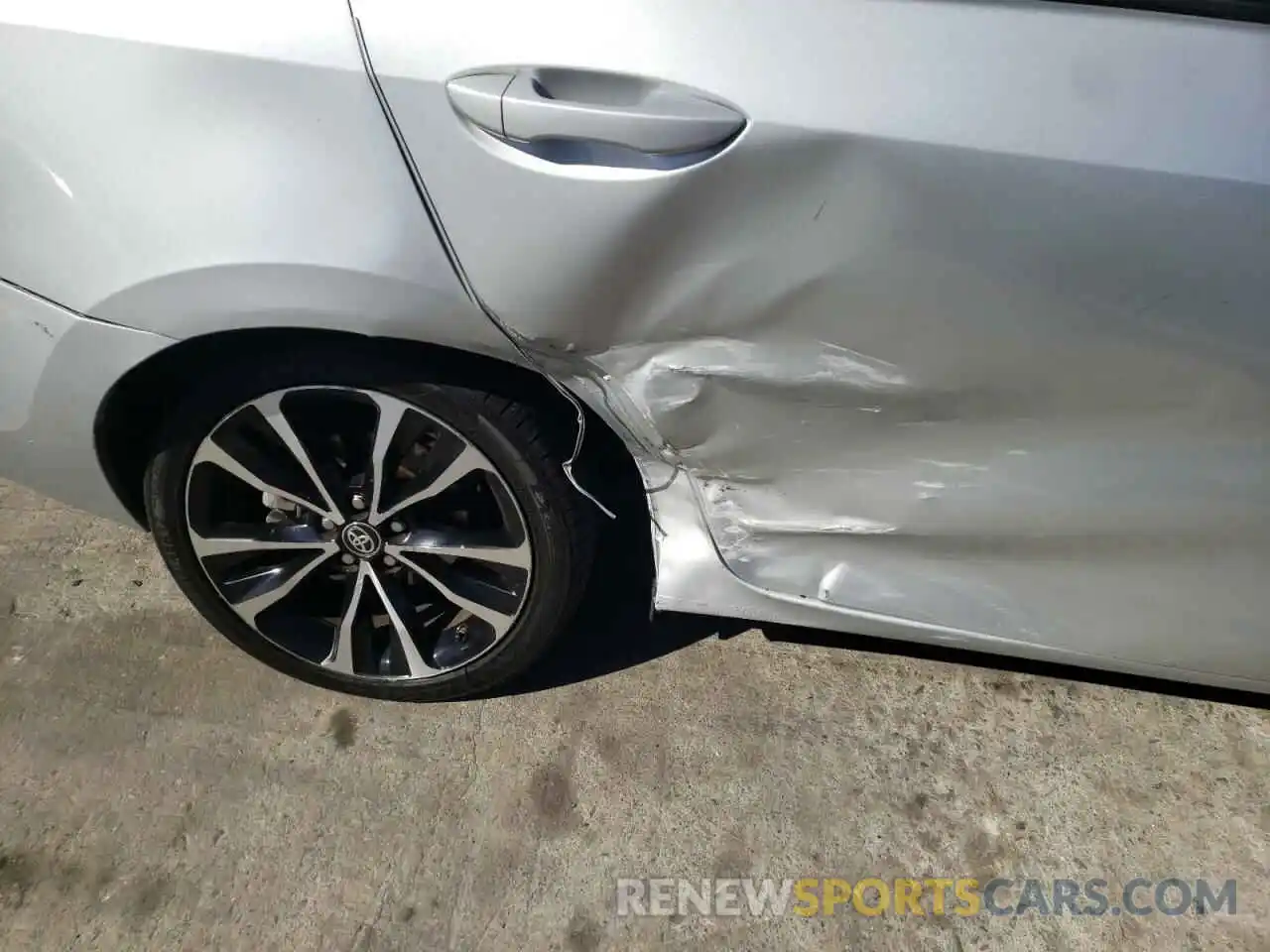 9 Photograph of a damaged car 2T1BURHE8KC128884 TOYOTA COROLLA 2019