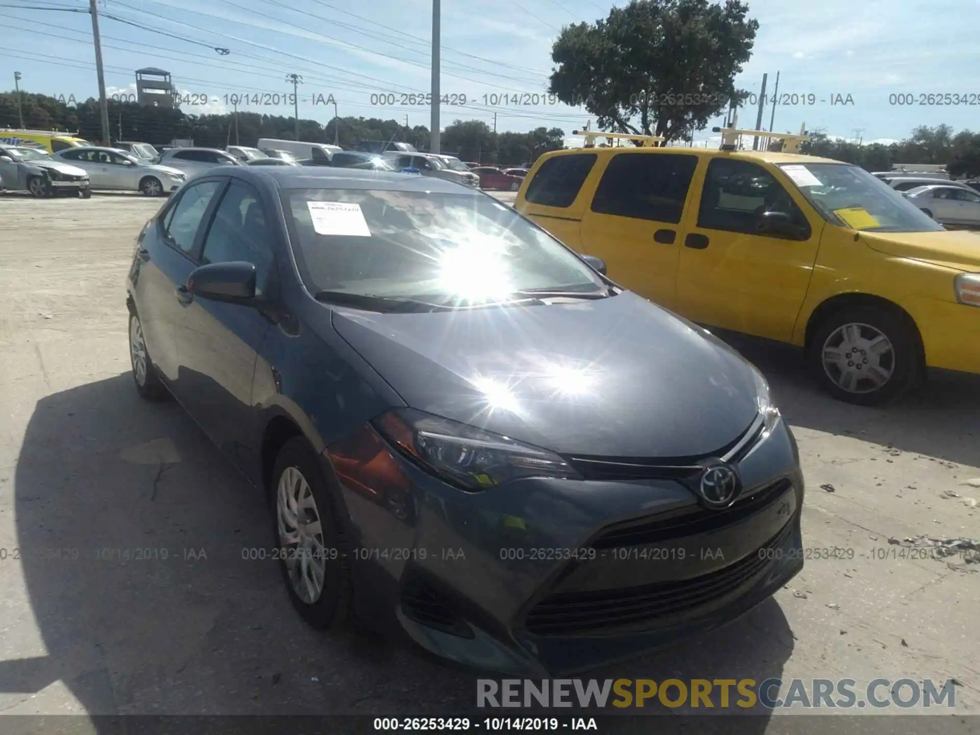 1 Photograph of a damaged car 2T1BURHE8KC128898 TOYOTA COROLLA 2019