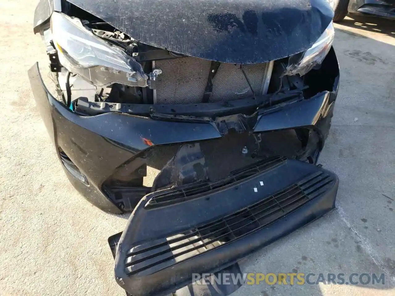 9 Photograph of a damaged car 2T1BURHE8KC129713 TOYOTA COROLLA 2019