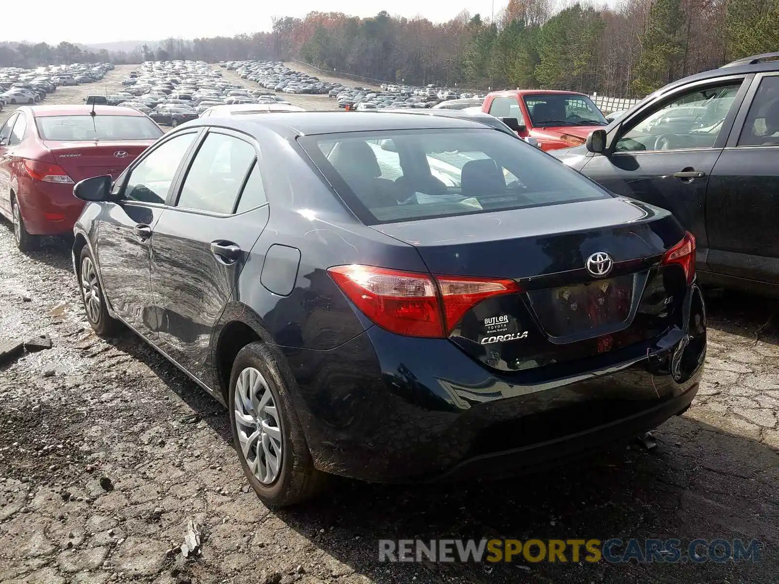 3 Photograph of a damaged car 2T1BURHE8KC132031 TOYOTA COROLLA 2019