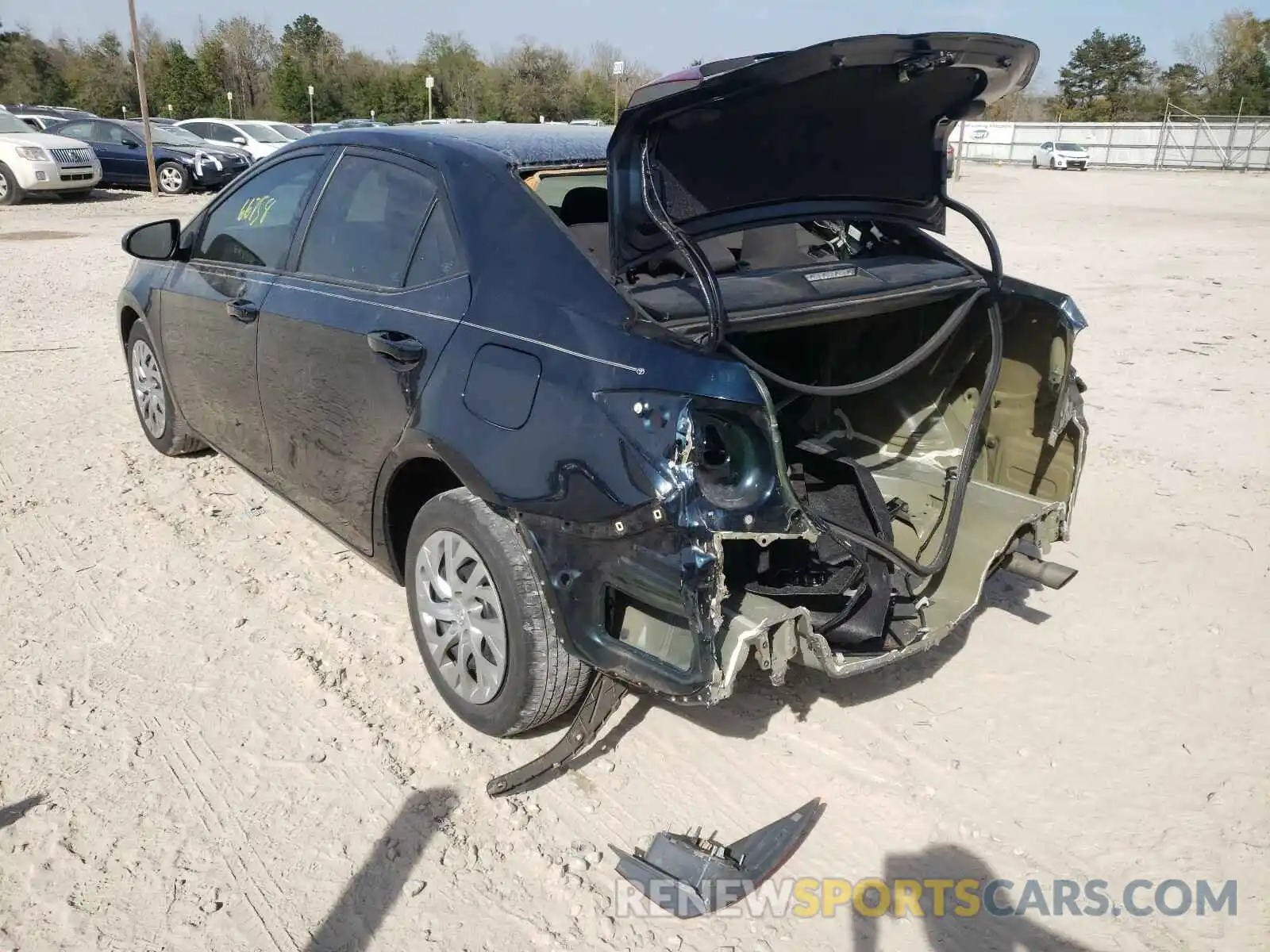 3 Photograph of a damaged car 2T1BURHE8KC133602 TOYOTA COROLLA 2019