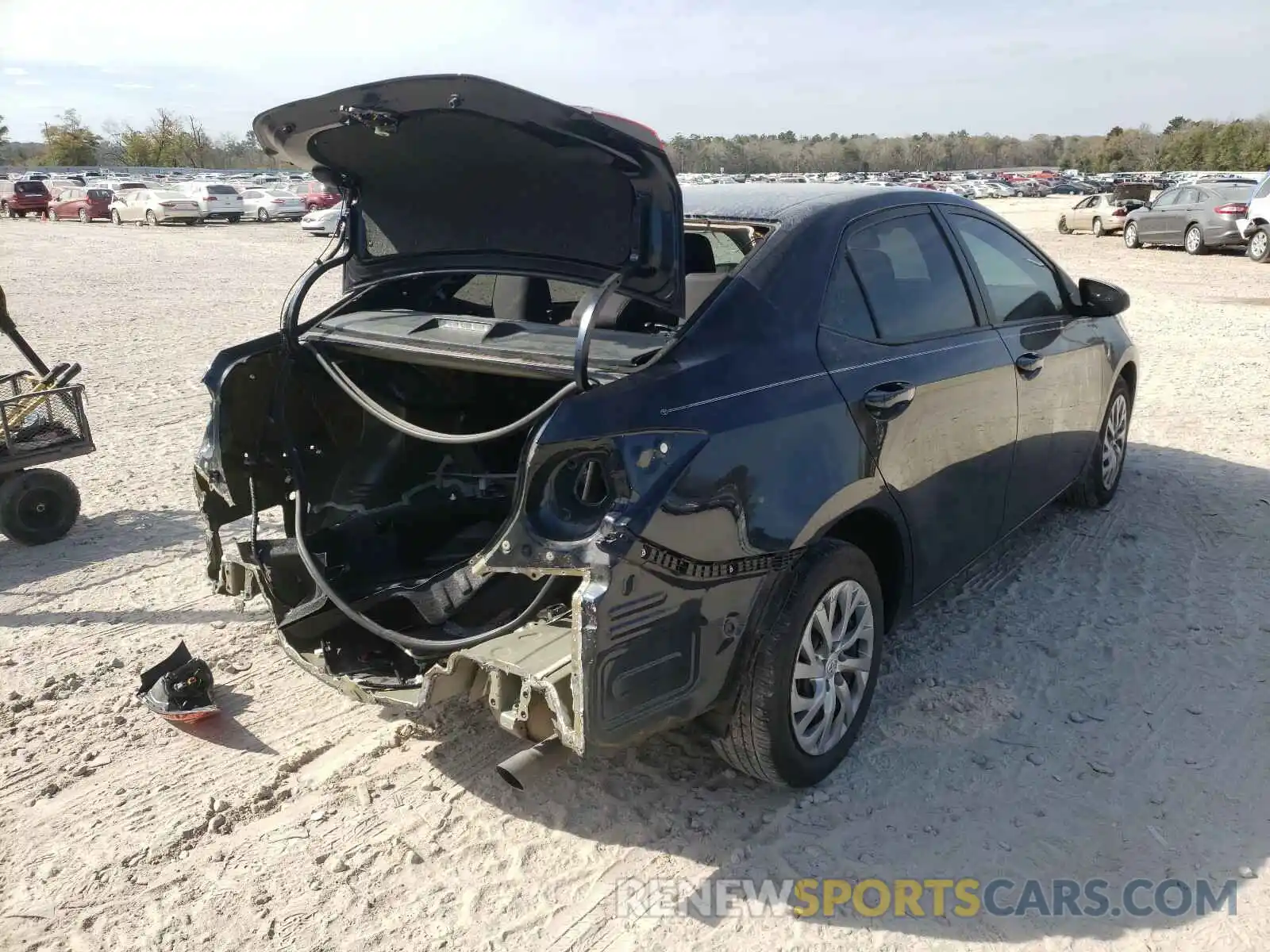 4 Photograph of a damaged car 2T1BURHE8KC133602 TOYOTA COROLLA 2019