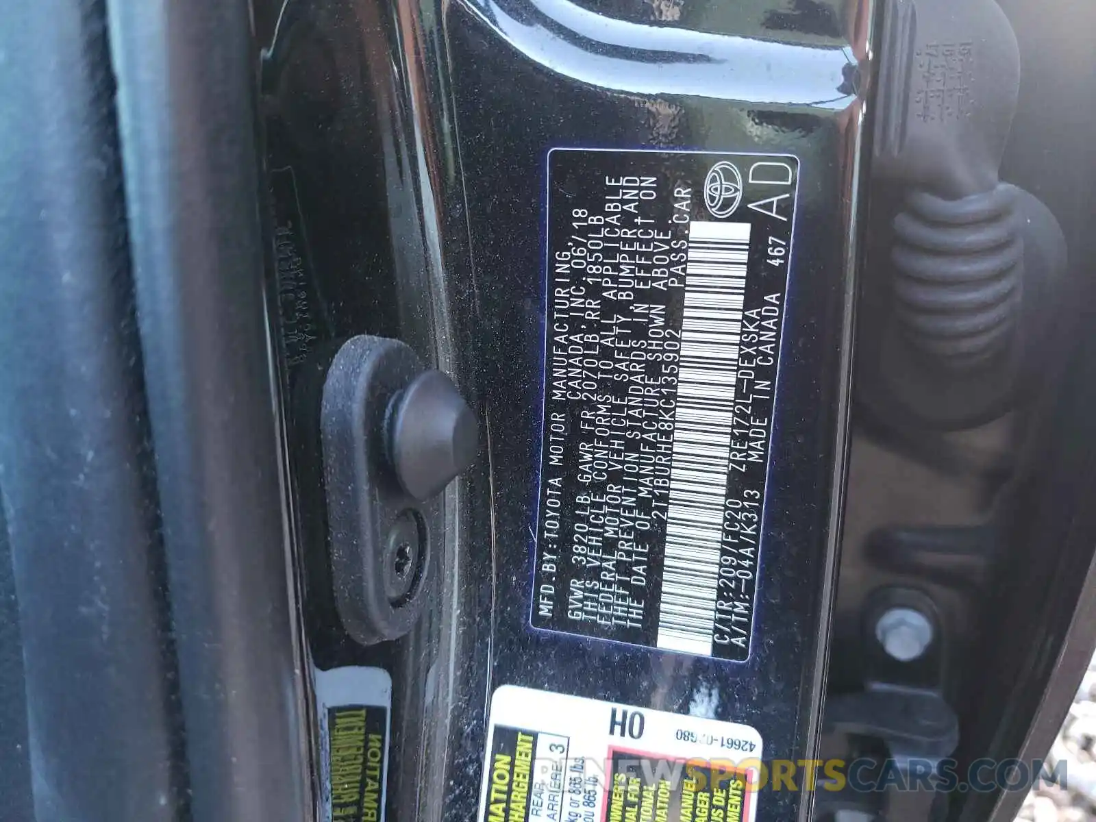 10 Photograph of a damaged car 2T1BURHE8KC135902 TOYOTA COROLLA 2019