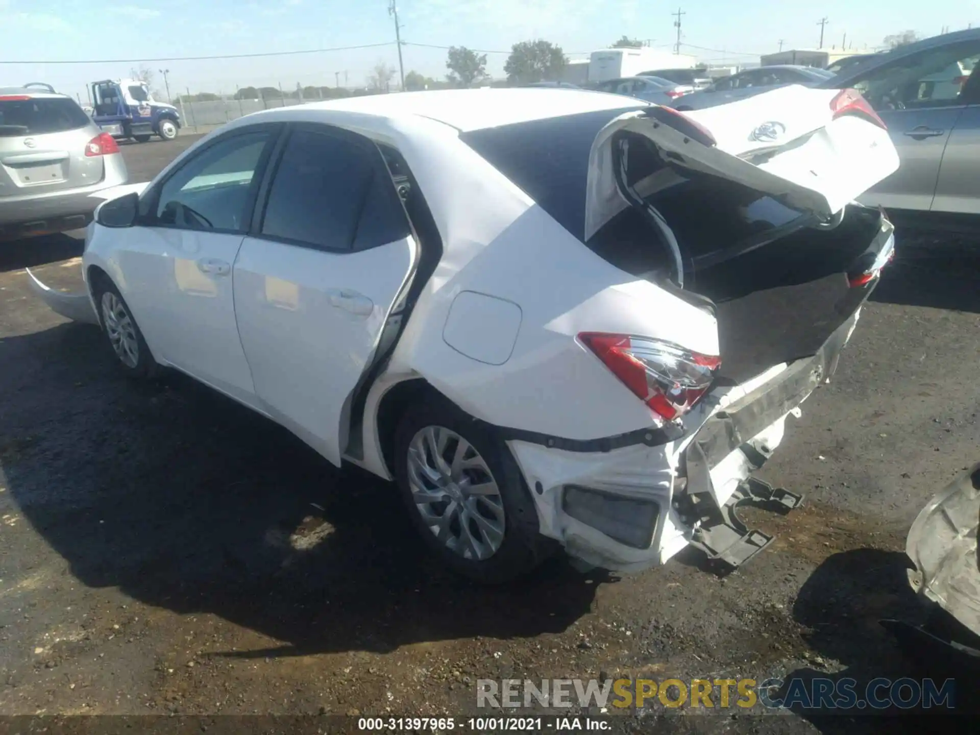 3 Photograph of a damaged car 2T1BURHE8KC138637 TOYOTA COROLLA 2019