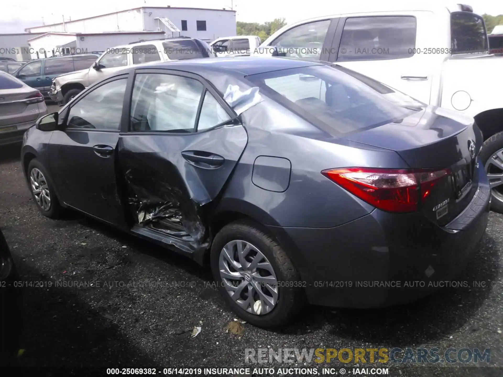 3 Photograph of a damaged car 2T1BURHE8KC138783 TOYOTA COROLLA 2019