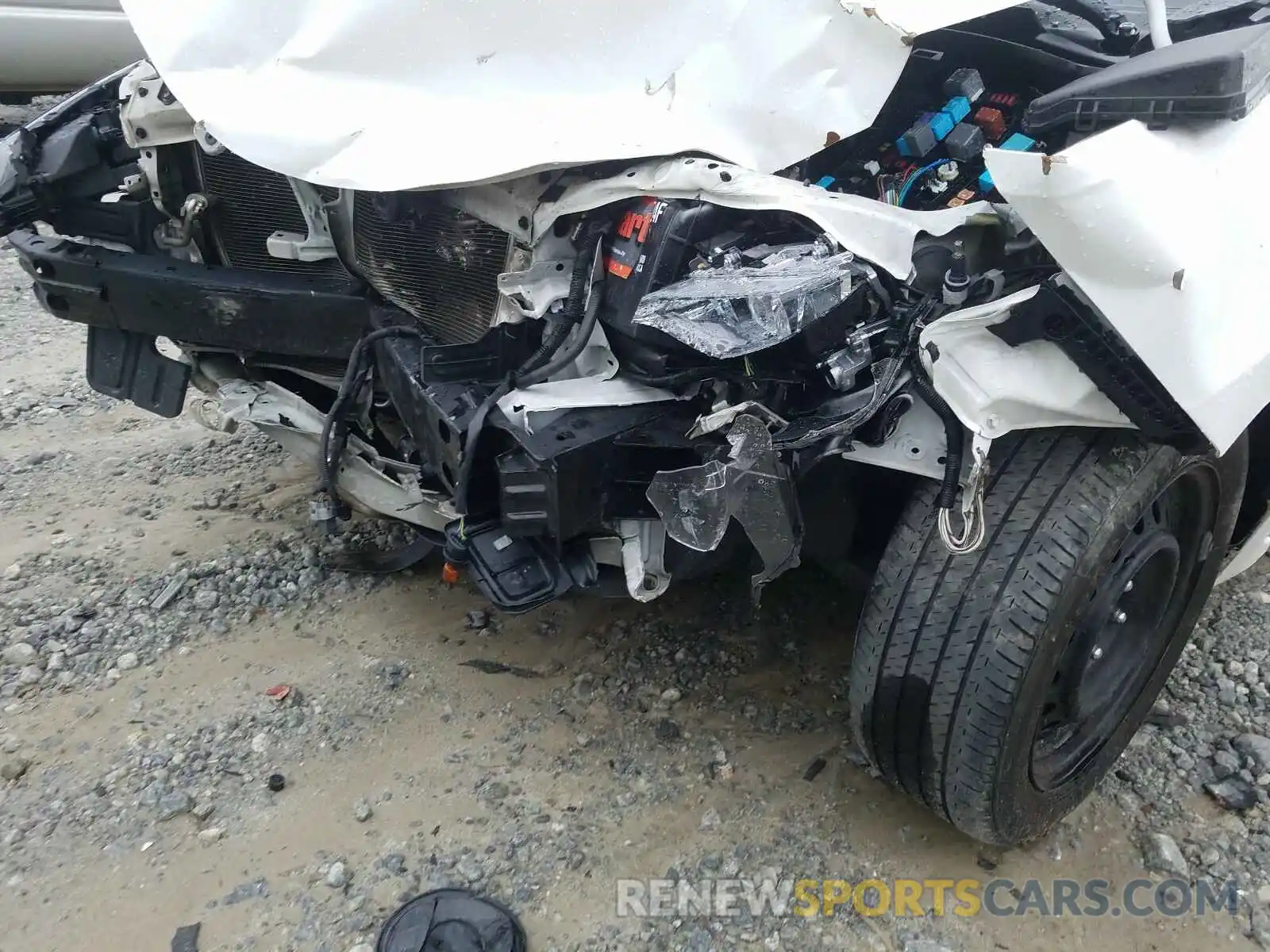 9 Photograph of a damaged car 2T1BURHE8KC142901 TOYOTA COROLLA 2019