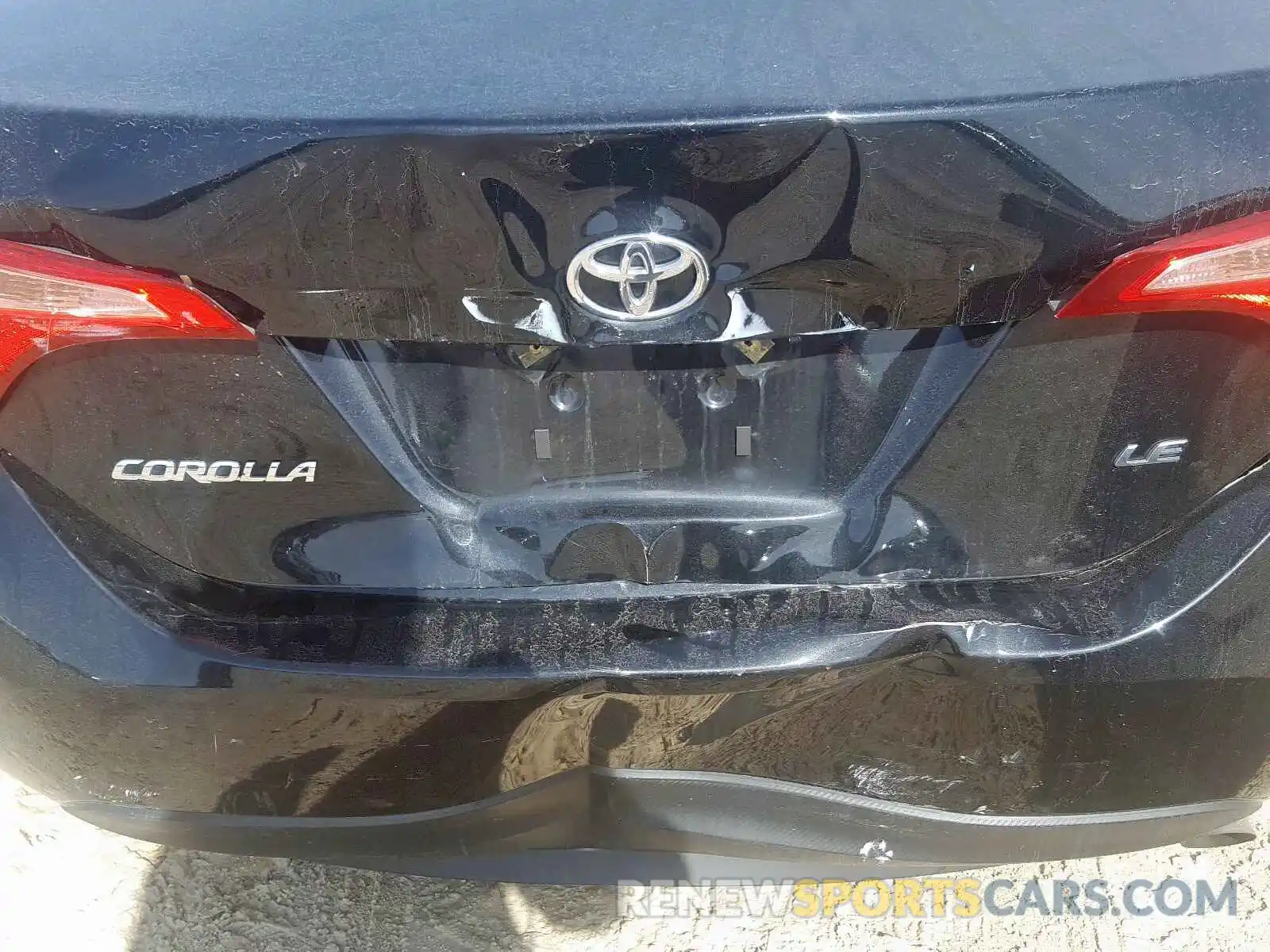 9 Photograph of a damaged car 2T1BURHE8KC144177 TOYOTA COROLLA 2019