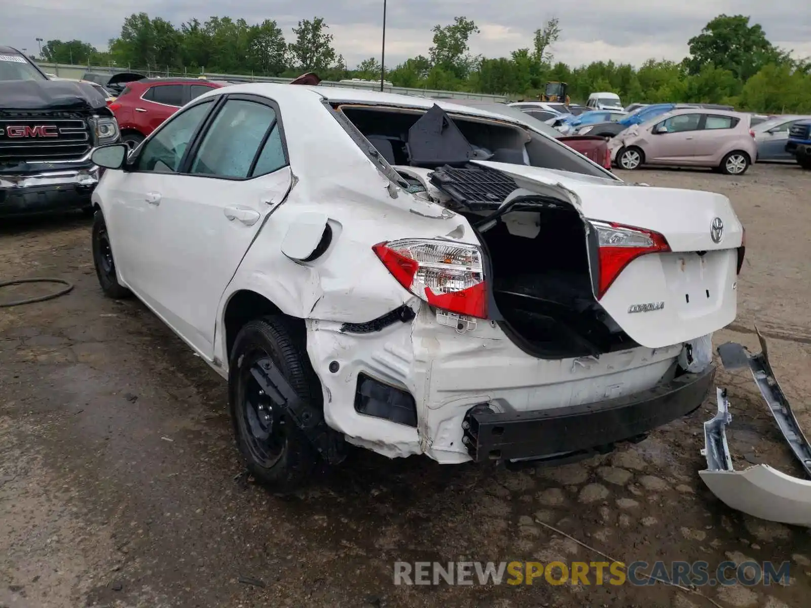 3 Photograph of a damaged car 2T1BURHE8KC147306 TOYOTA COROLLA 2019