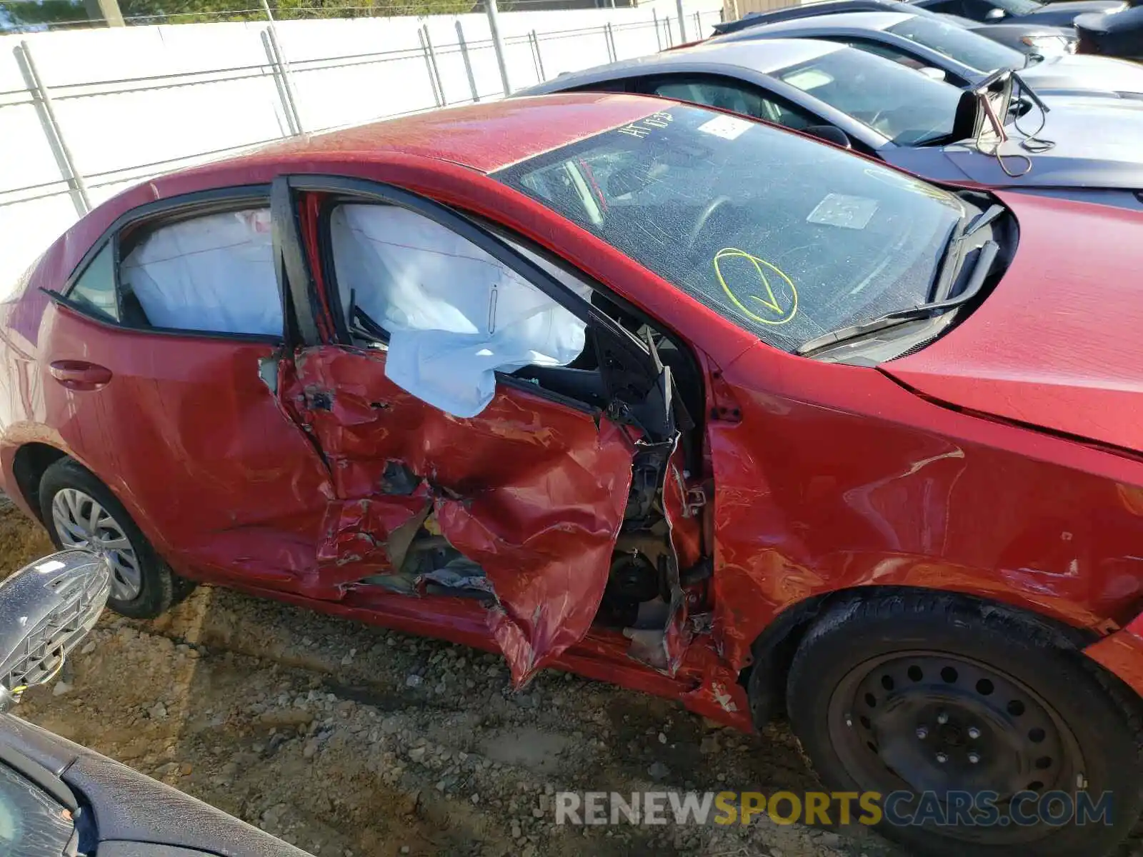 9 Photograph of a damaged car 2T1BURHE8KC148486 TOYOTA COROLLA 2019