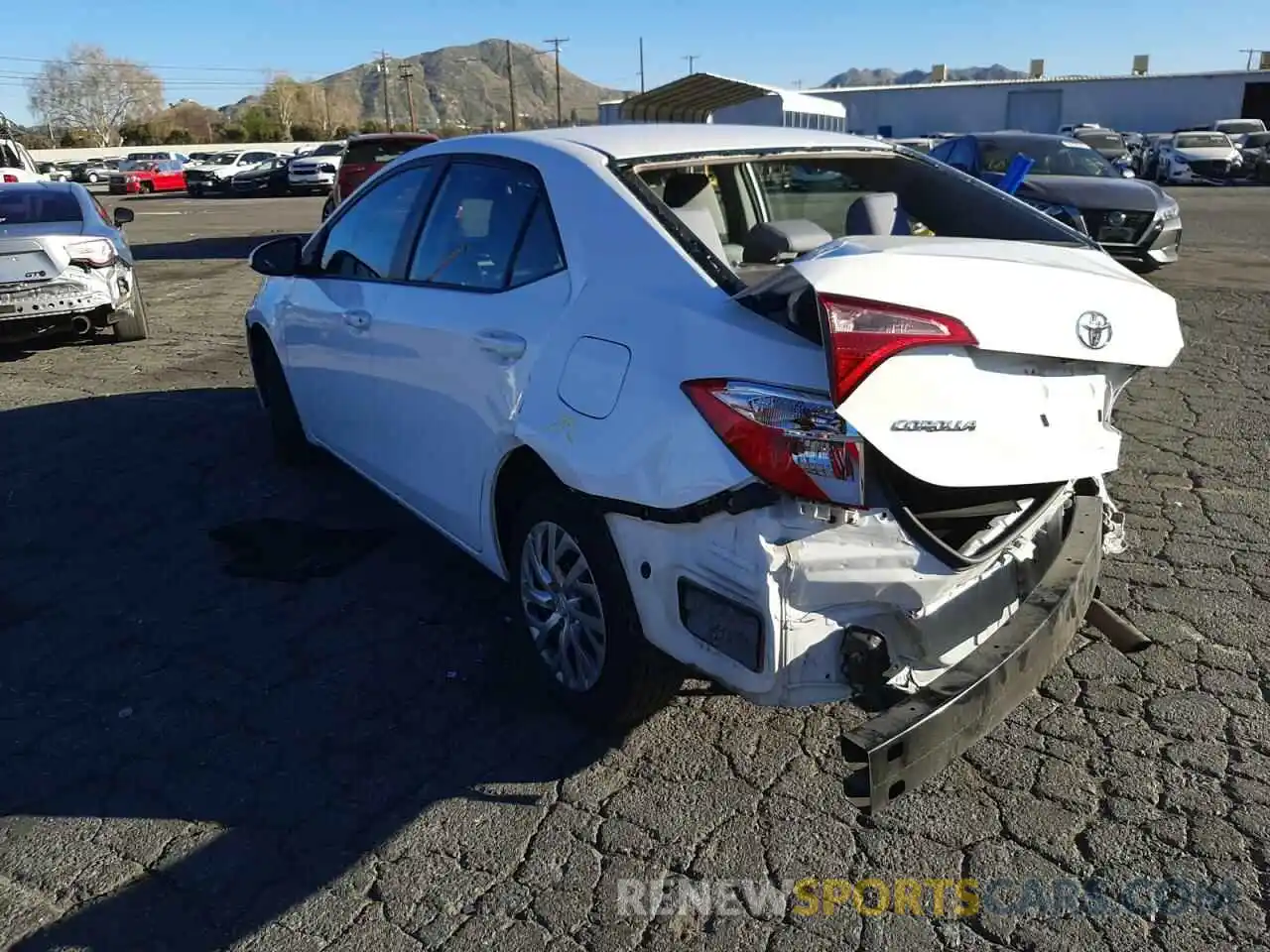 3 Photograph of a damaged car 2T1BURHE8KC152795 TOYOTA COROLLA 2019