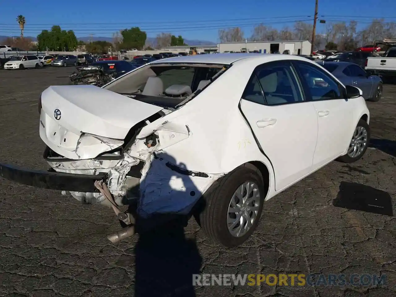 4 Photograph of a damaged car 2T1BURHE8KC152795 TOYOTA COROLLA 2019