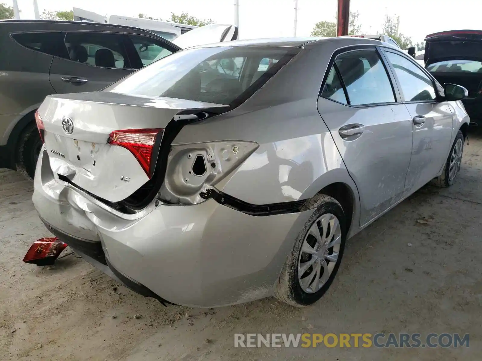 4 Photograph of a damaged car 2T1BURHE8KC153459 TOYOTA COROLLA 2019