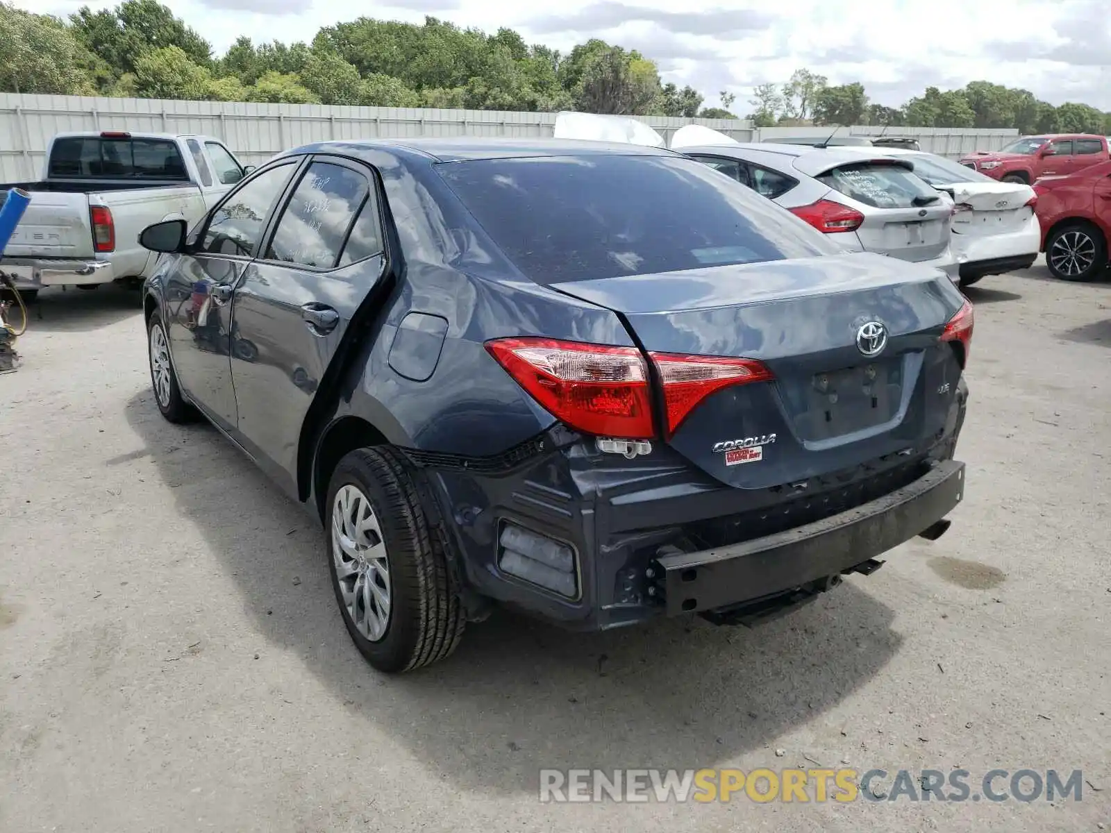 3 Photograph of a damaged car 2T1BURHE8KC153669 TOYOTA COROLLA 2019