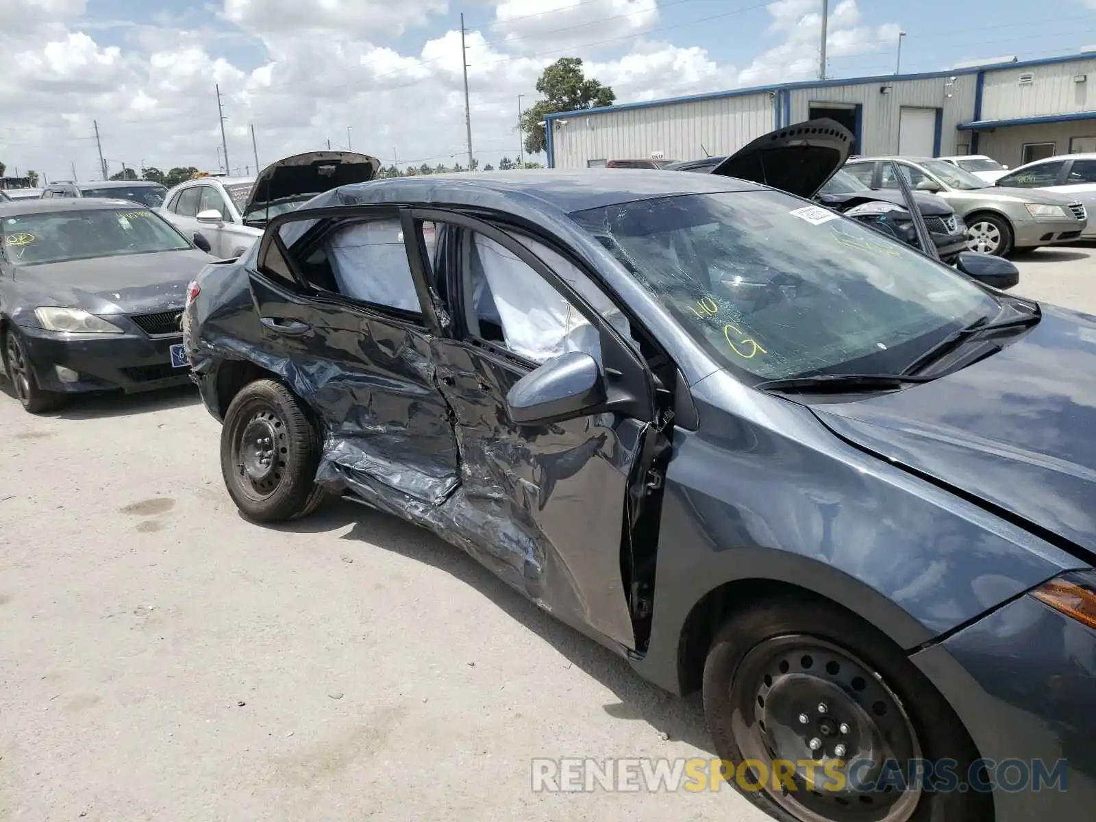 9 Photograph of a damaged car 2T1BURHE8KC153669 TOYOTA COROLLA 2019