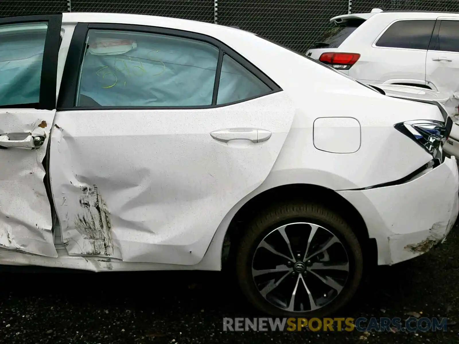 10 Photograph of a damaged car 2T1BURHE8KC154451 TOYOTA COROLLA 2019