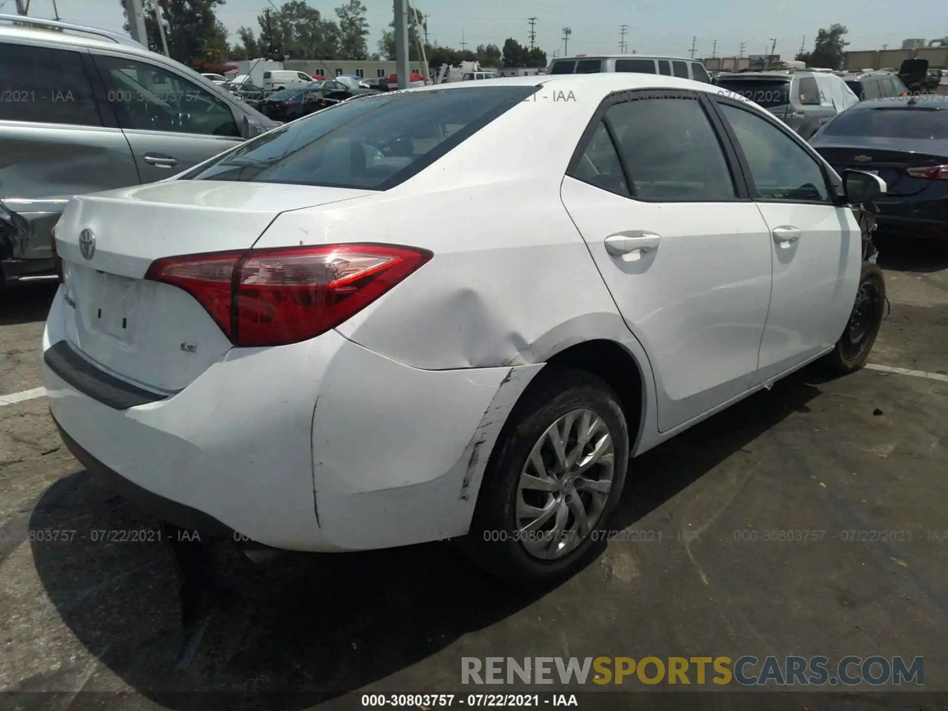 4 Photograph of a damaged car 2T1BURHE8KC157575 TOYOTA COROLLA 2019