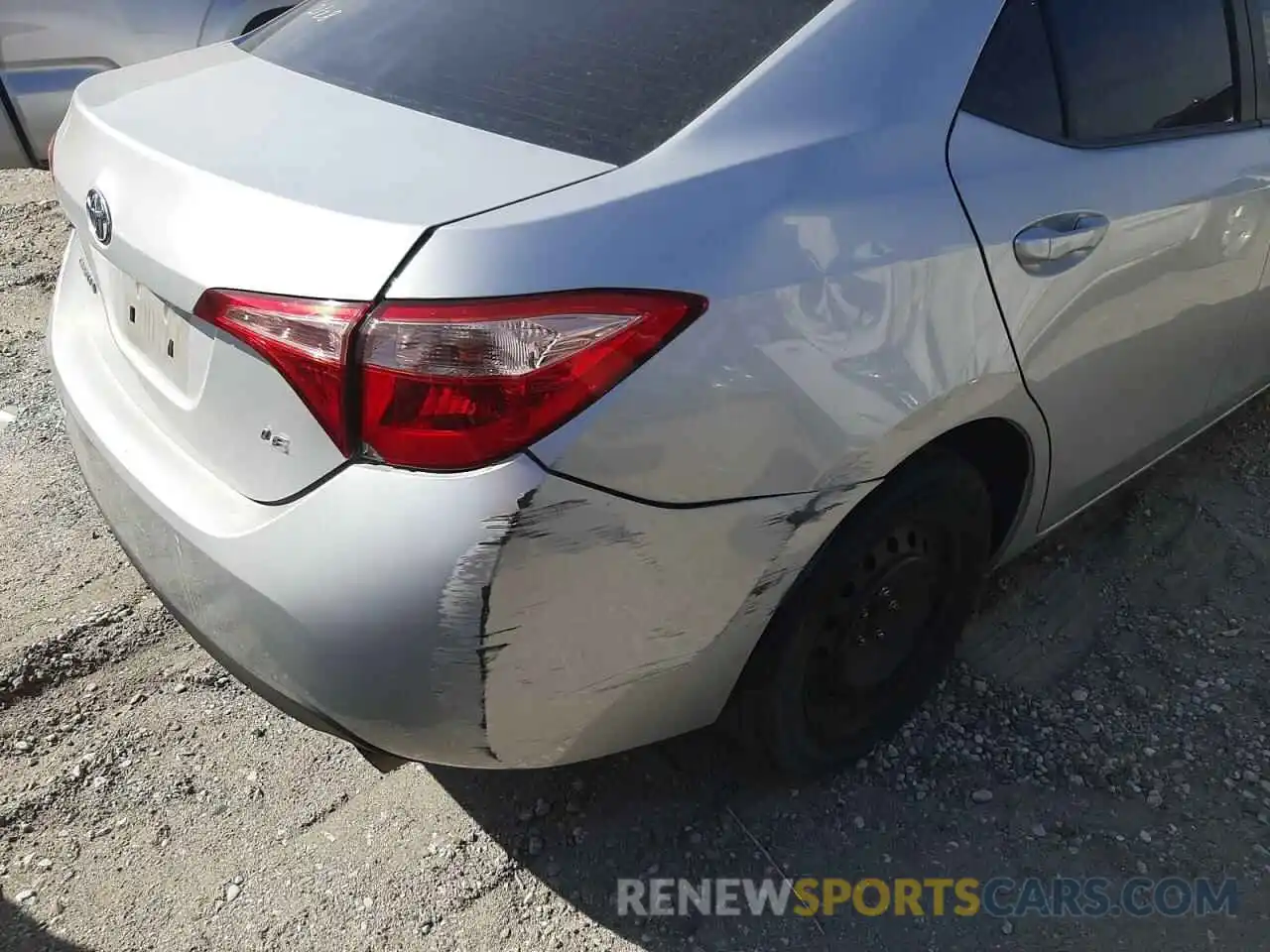 10 Photograph of a damaged car 2T1BURHE8KC157933 TOYOTA COROLLA 2019