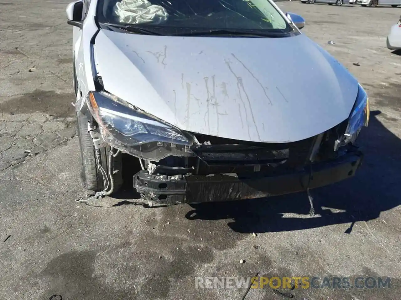 9 Photograph of a damaged car 2T1BURHE8KC157933 TOYOTA COROLLA 2019