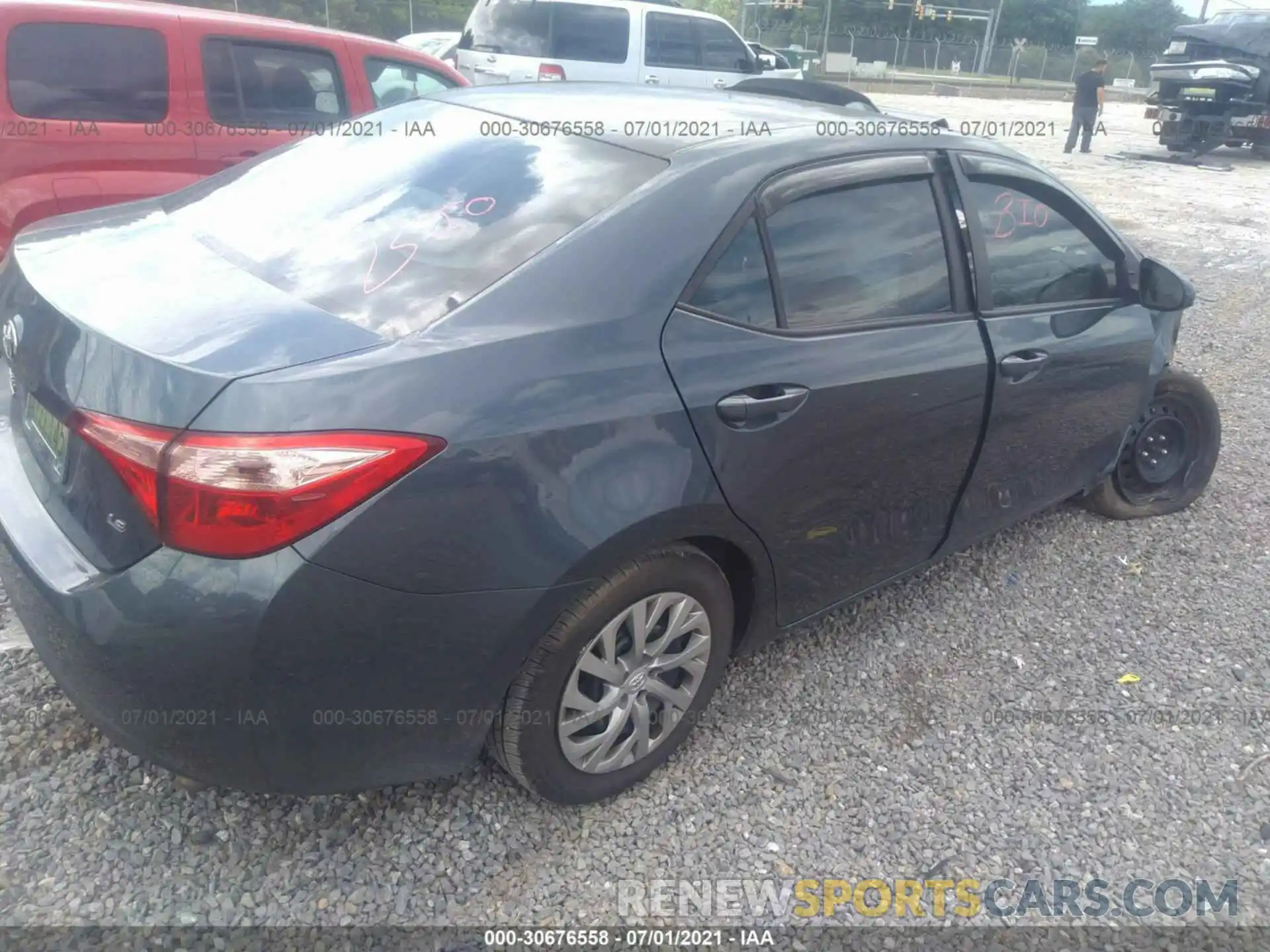 4 Photograph of a damaged car 2T1BURHE8KC162162 TOYOTA COROLLA 2019