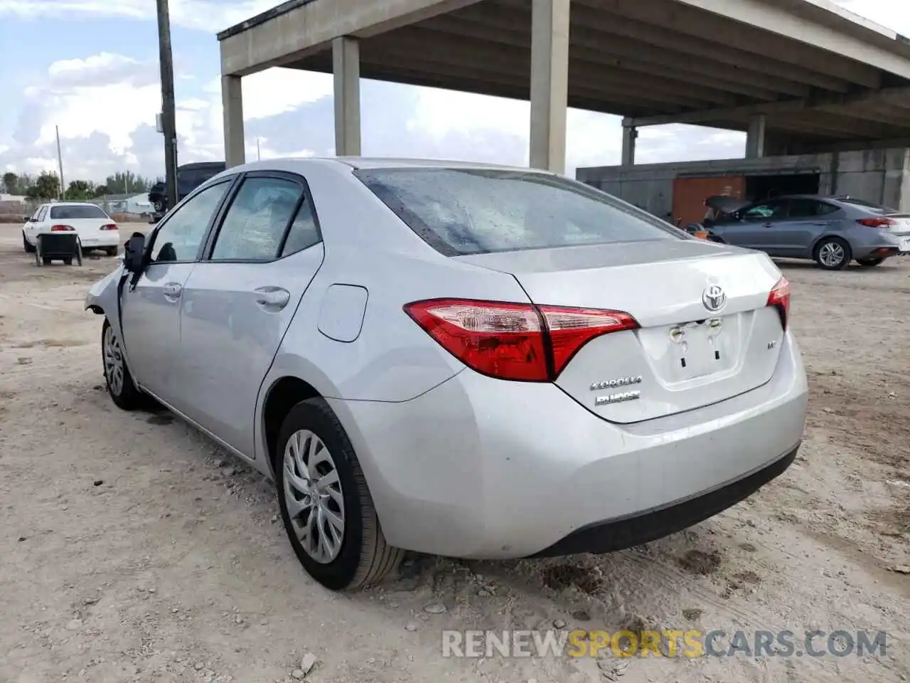 3 Photograph of a damaged car 2T1BURHE8KC162999 TOYOTA COROLLA 2019