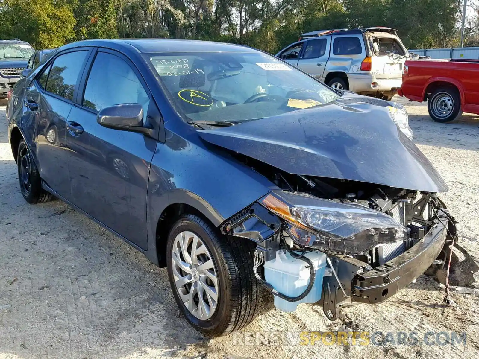 1 Photograph of a damaged car 2T1BURHE8KC164591 TOYOTA COROLLA 2019