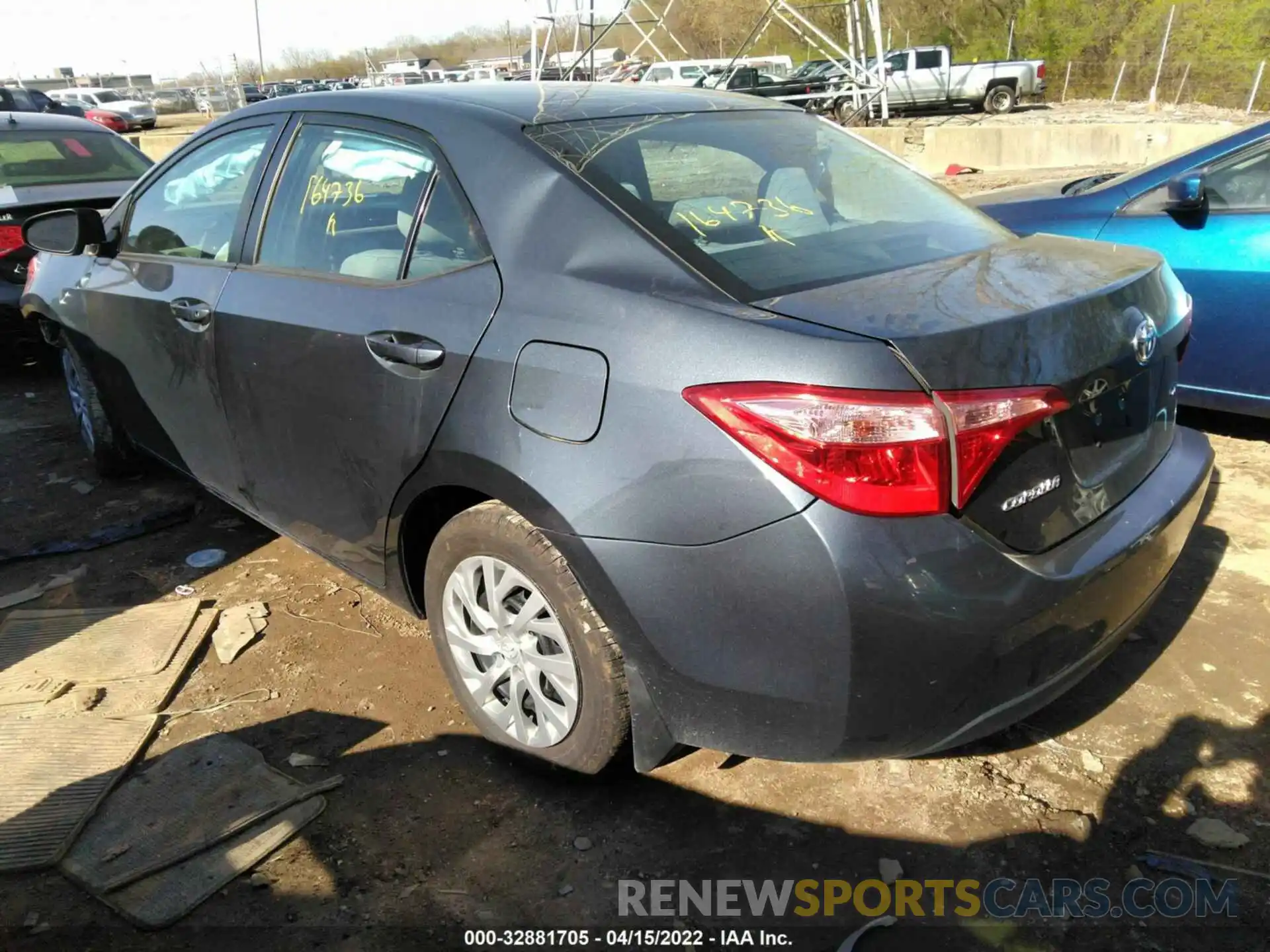 3 Photograph of a damaged car 2T1BURHE8KC164736 TOYOTA COROLLA 2019