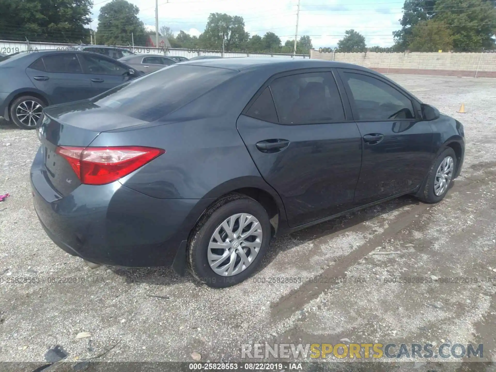 4 Photograph of a damaged car 2T1BURHE8KC165269 TOYOTA COROLLA 2019