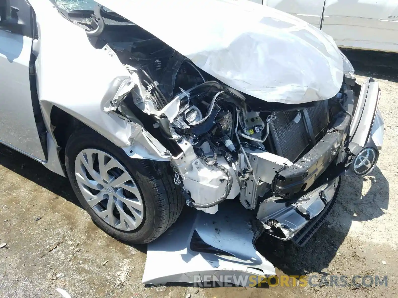 9 Photograph of a damaged car 2T1BURHE8KC166129 TOYOTA COROLLA 2019