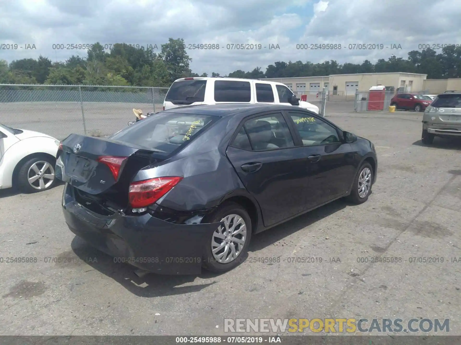 4 Photograph of a damaged car 2T1BURHE8KC166552 TOYOTA COROLLA 2019