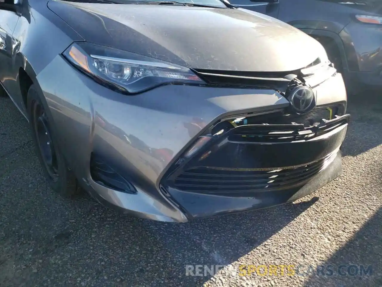 10 Photograph of a damaged car 2T1BURHE8KC167037 TOYOTA COROLLA 2019