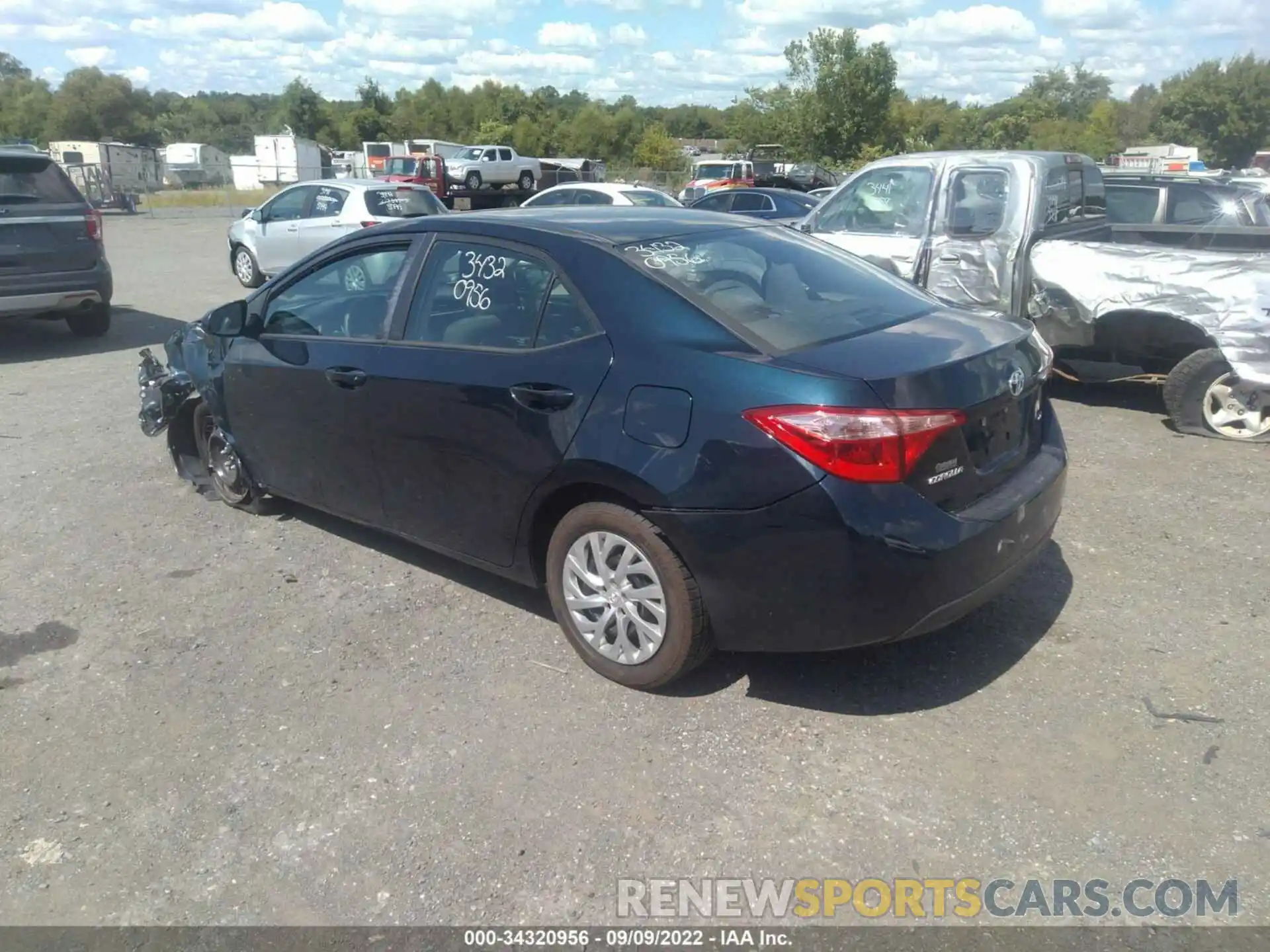 3 Photograph of a damaged car 2T1BURHE8KC167300 TOYOTA COROLLA 2019