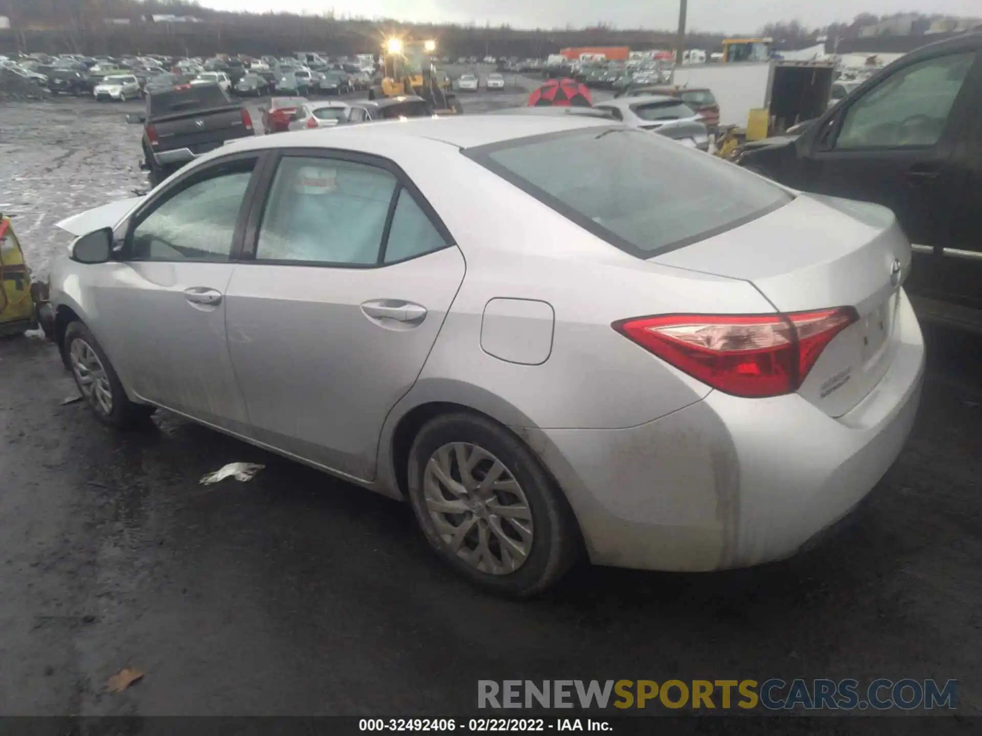 3 Photograph of a damaged car 2T1BURHE8KC168589 TOYOTA COROLLA 2019