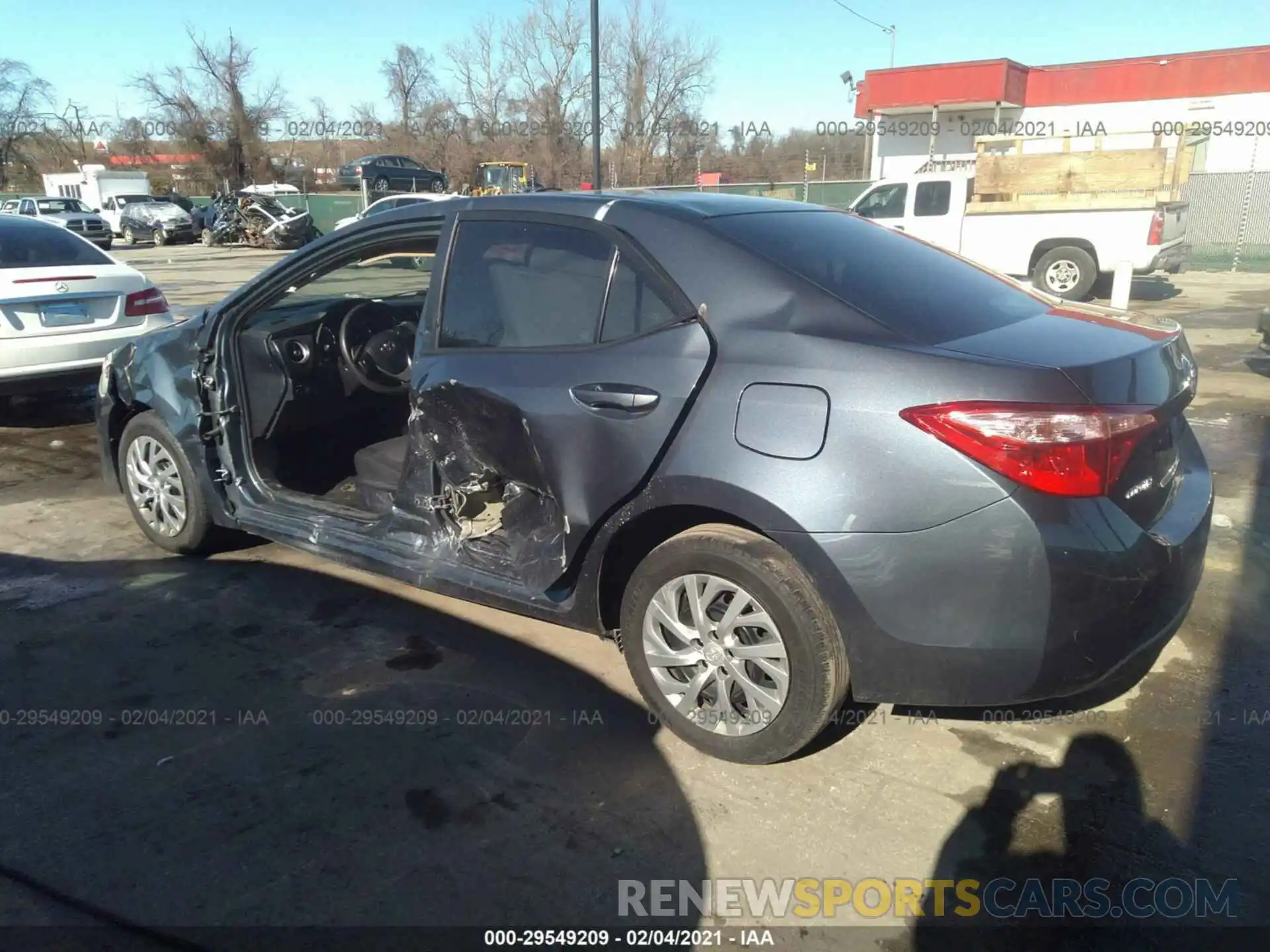 3 Photograph of a damaged car 2T1BURHE8KC168673 TOYOTA COROLLA 2019