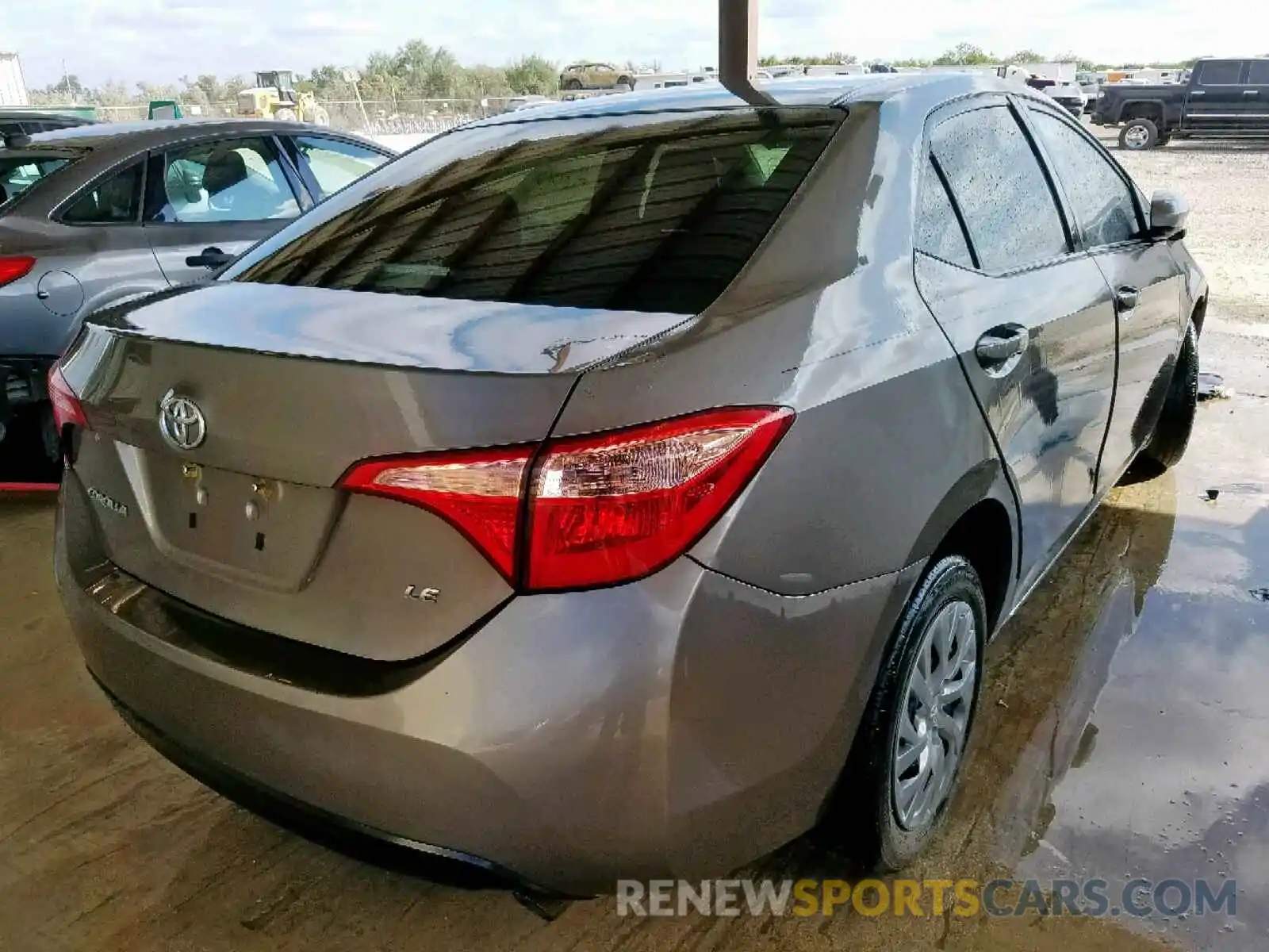 4 Photograph of a damaged car 2T1BURHE8KC169239 TOYOTA COROLLA 2019