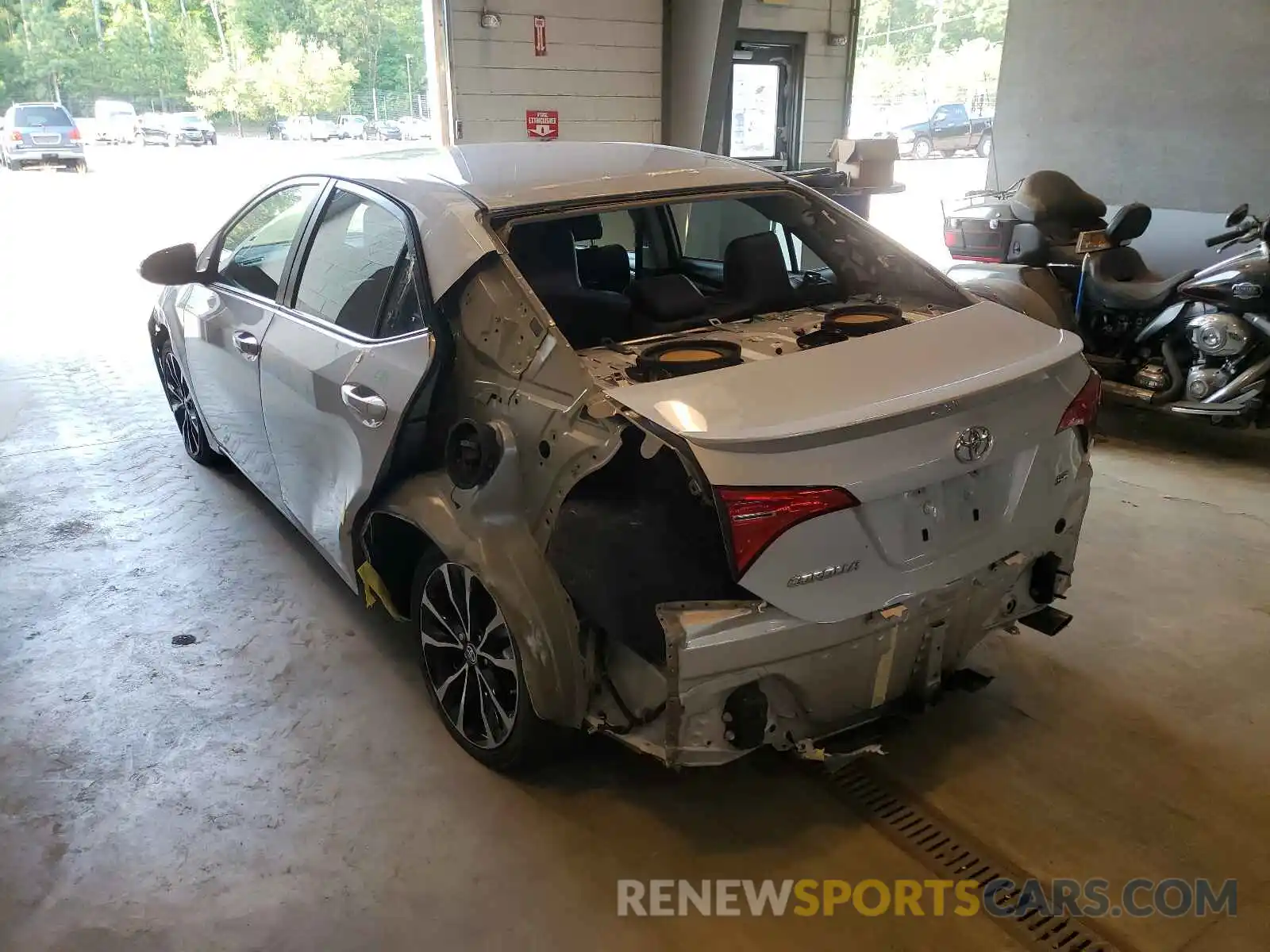 3 Photograph of a damaged car 2T1BURHE8KC169905 TOYOTA COROLLA 2019