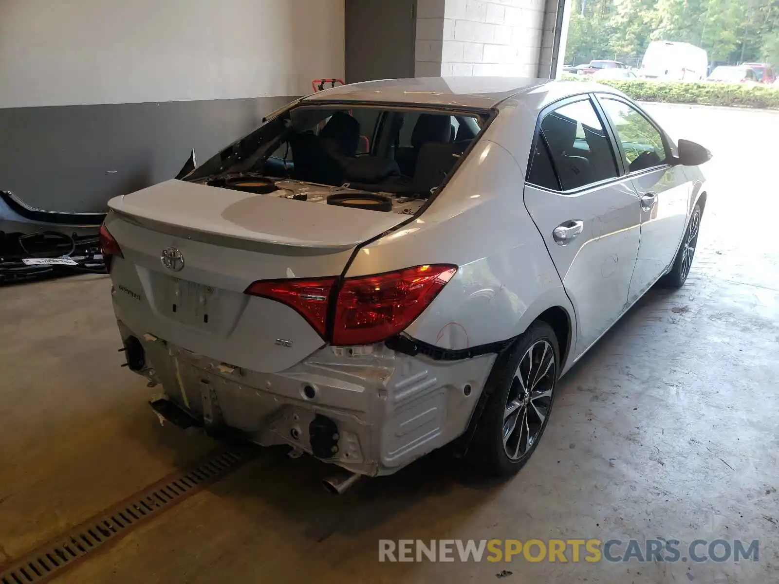 4 Photograph of a damaged car 2T1BURHE8KC169905 TOYOTA COROLLA 2019