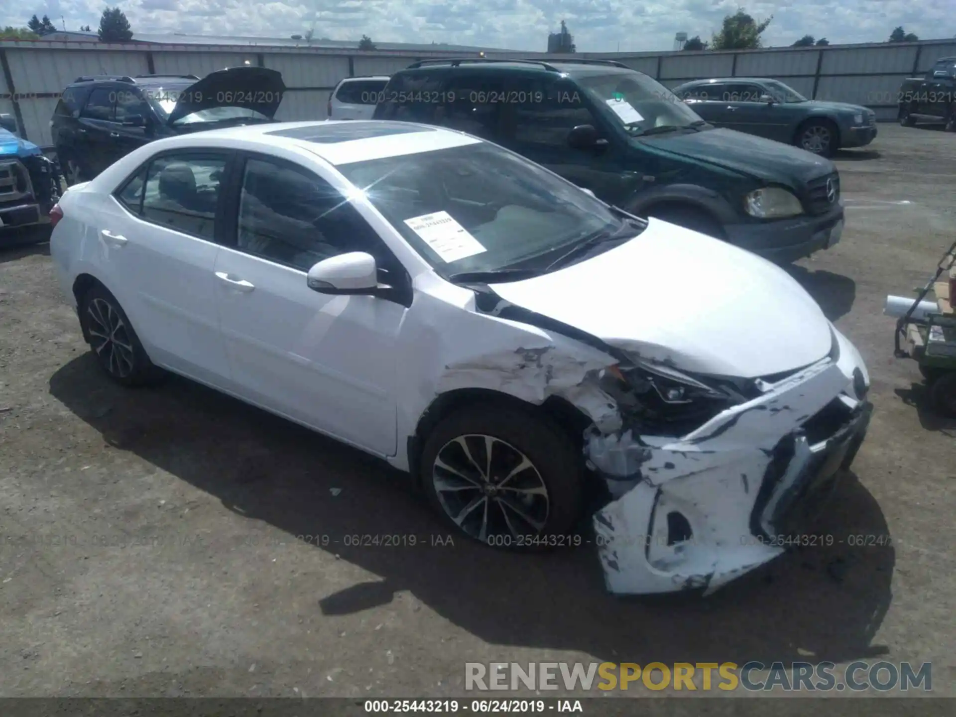 1 Photograph of a damaged car 2T1BURHE8KC170102 TOYOTA COROLLA 2019