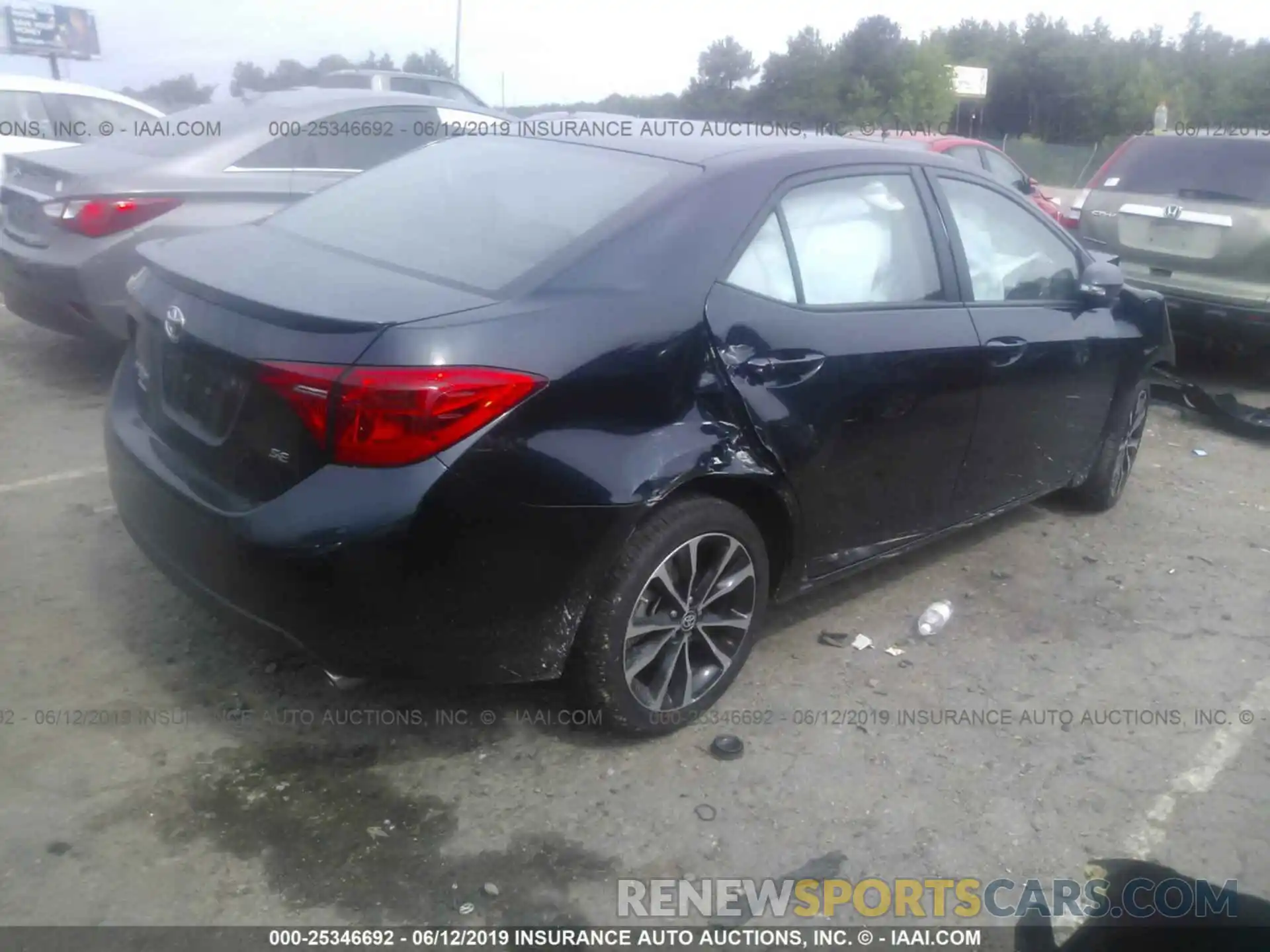 4 Photograph of a damaged car 2T1BURHE8KC170424 TOYOTA COROLLA 2019