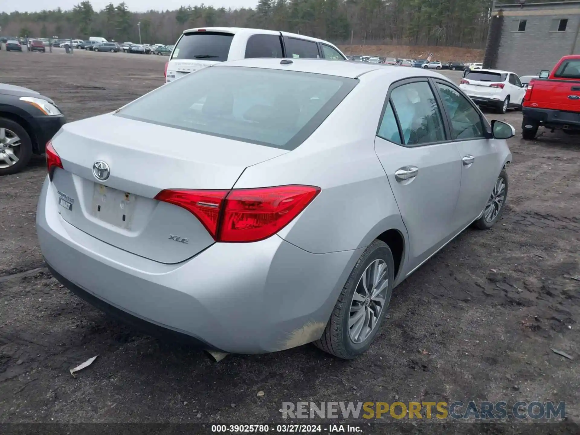 4 Photograph of a damaged car 2T1BURHE8KC171833 TOYOTA COROLLA 2019