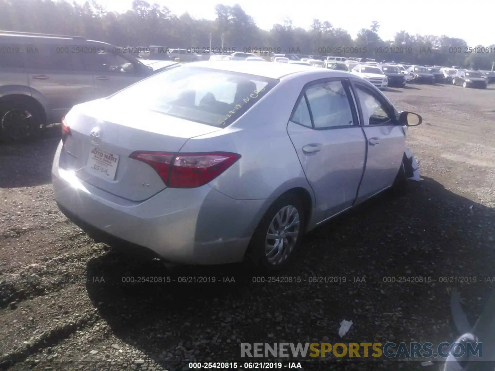 4 Photograph of a damaged car 2T1BURHE8KC172089 TOYOTA COROLLA 2019