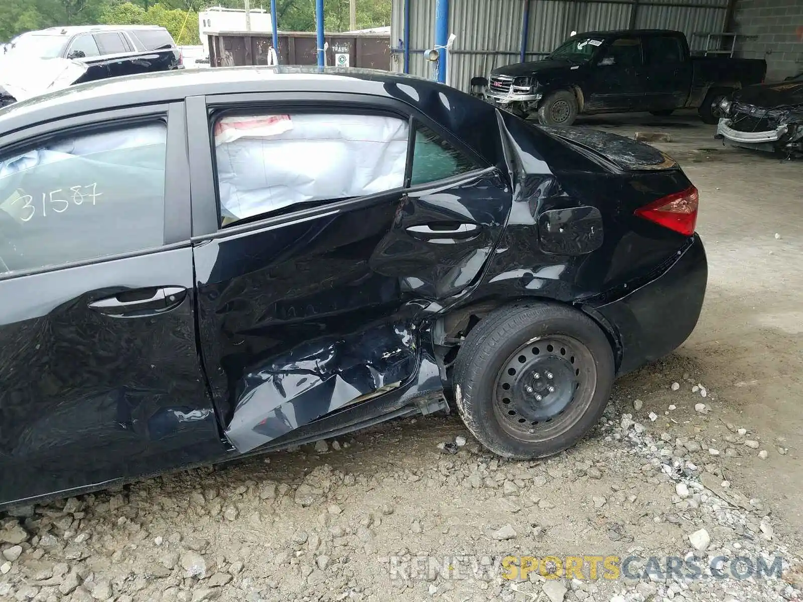 9 Photograph of a damaged car 2T1BURHE8KC173355 TOYOTA COROLLA 2019