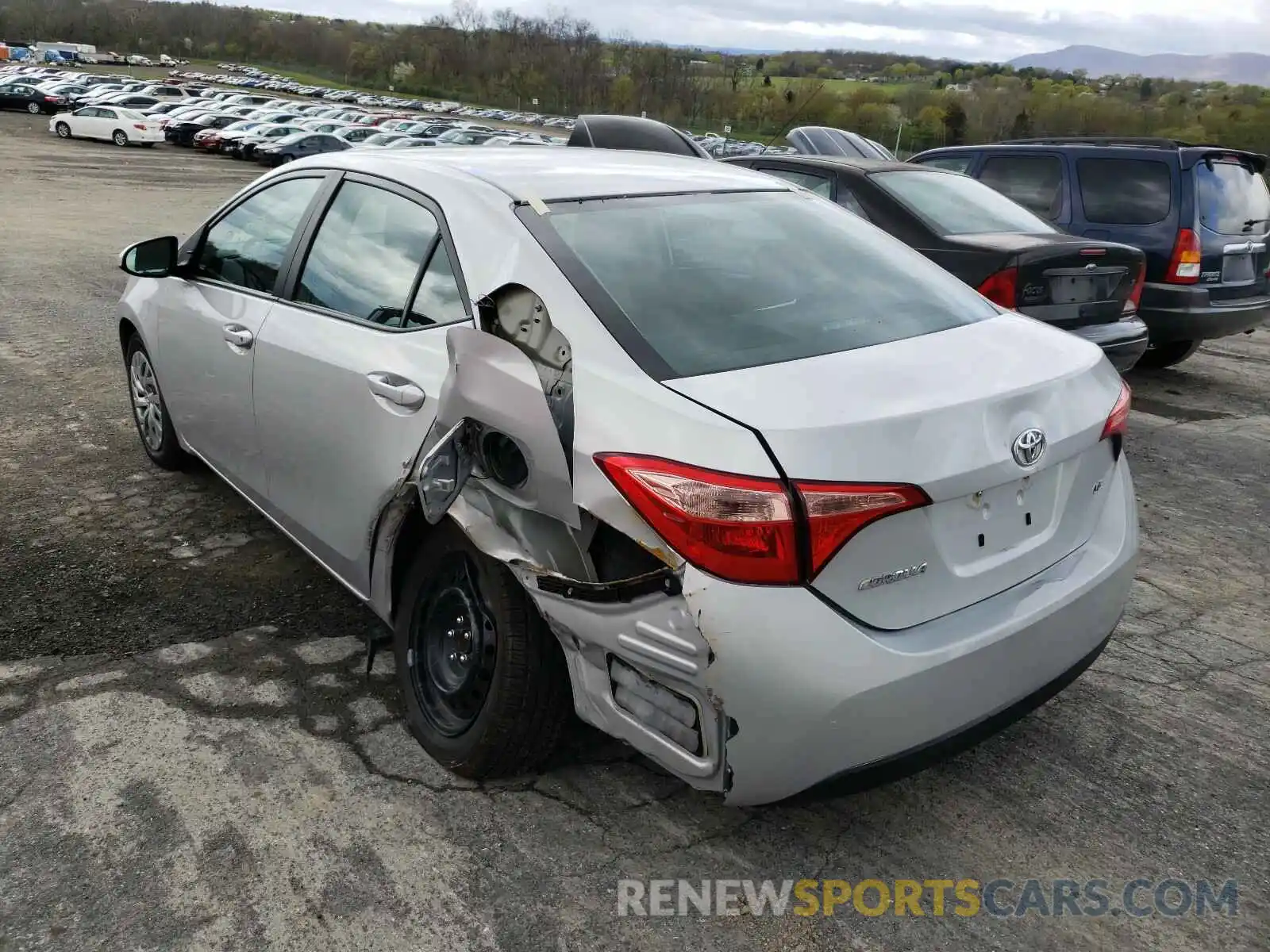 3 Photograph of a damaged car 2T1BURHE8KC174697 TOYOTA COROLLA 2019