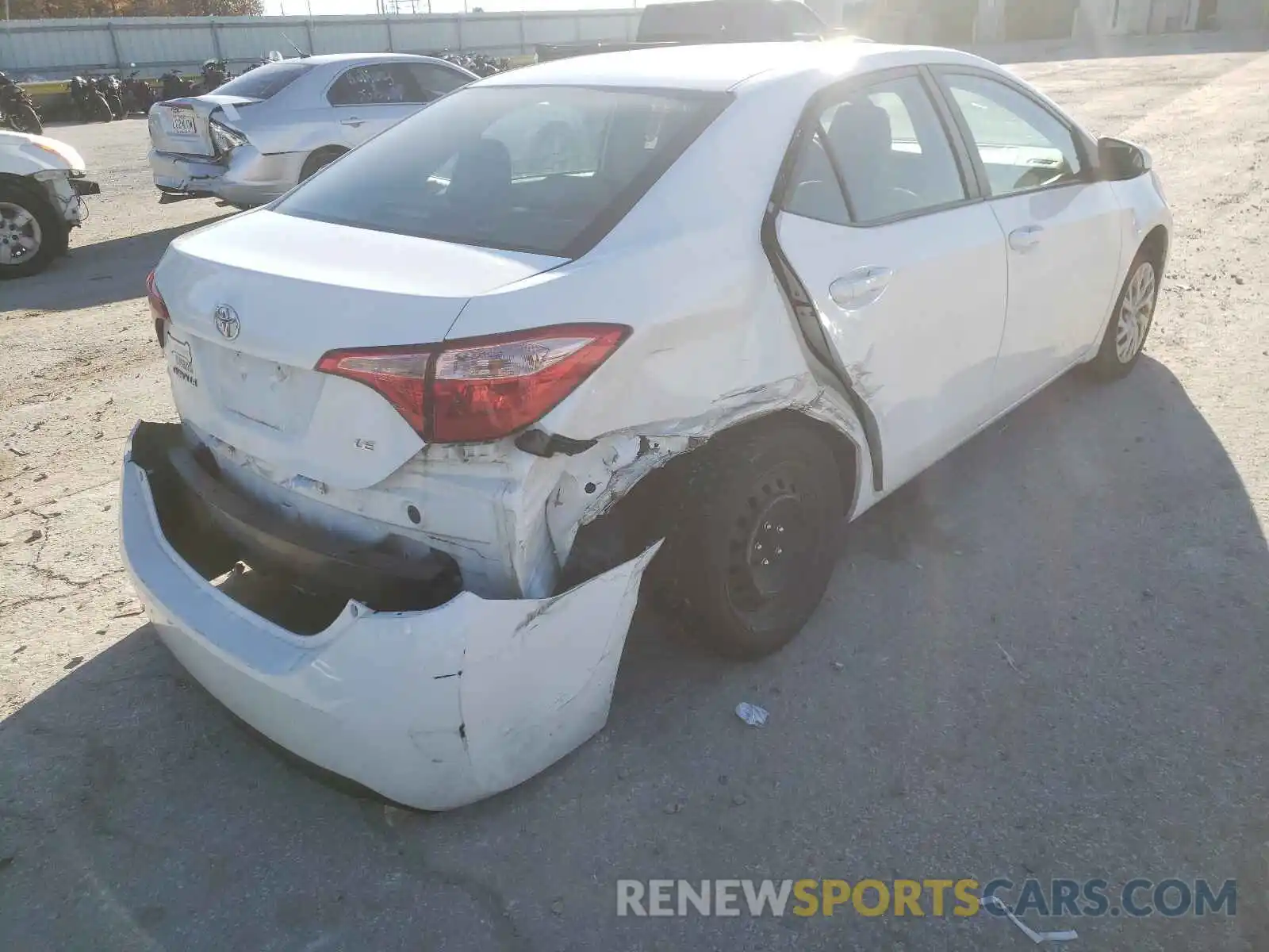 4 Photograph of a damaged car 2T1BURHE8KC175512 TOYOTA COROLLA 2019